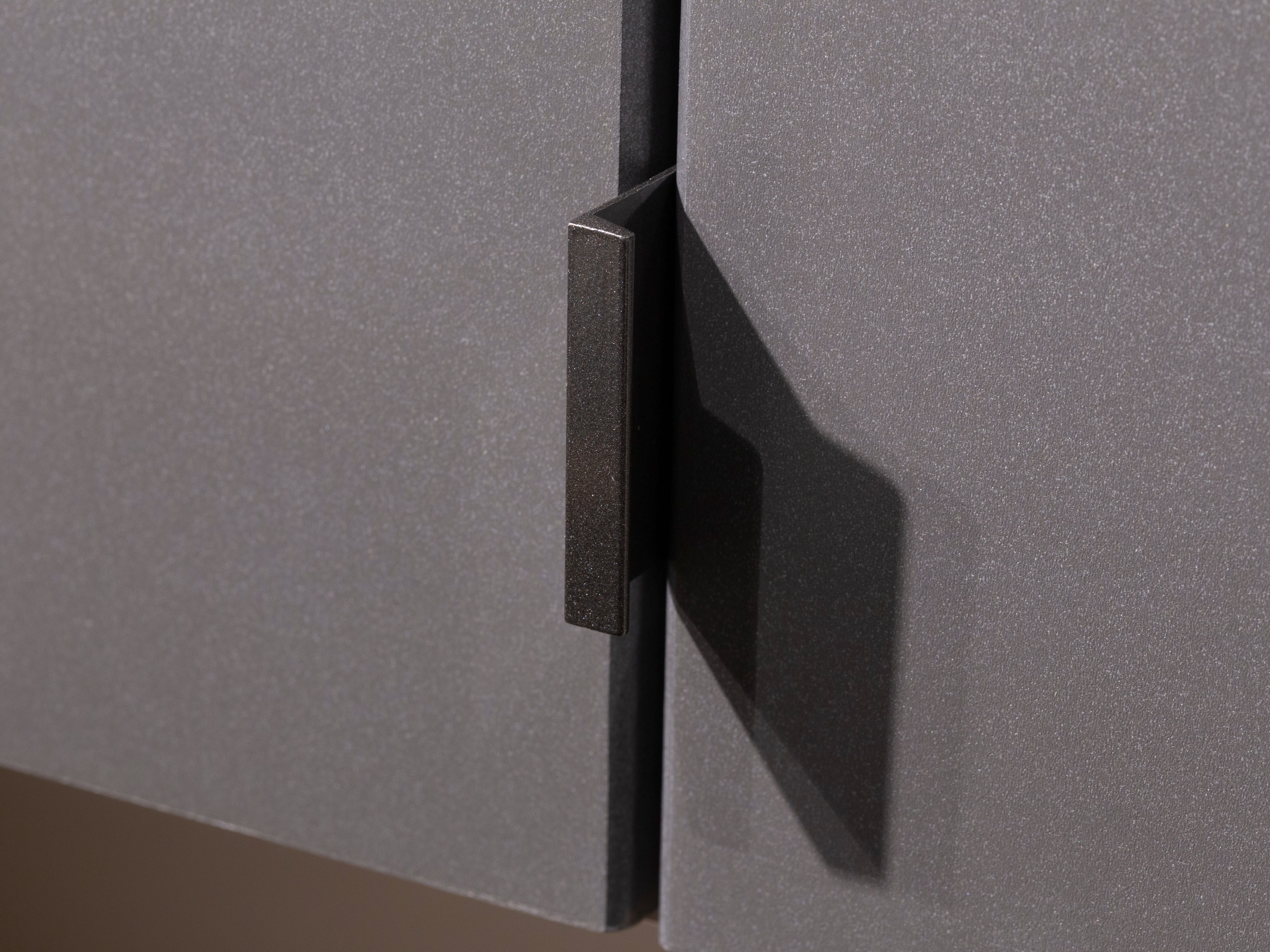 rauch Drehtürenschrank »Kleiderschrank Schrank Garderobe Wäscheschrank TICAO«, (Schubladen in der Höhe variabel positionierbar), mit 2 geräumigen Schubladen, viel Stauraum MADE IN GERMANY