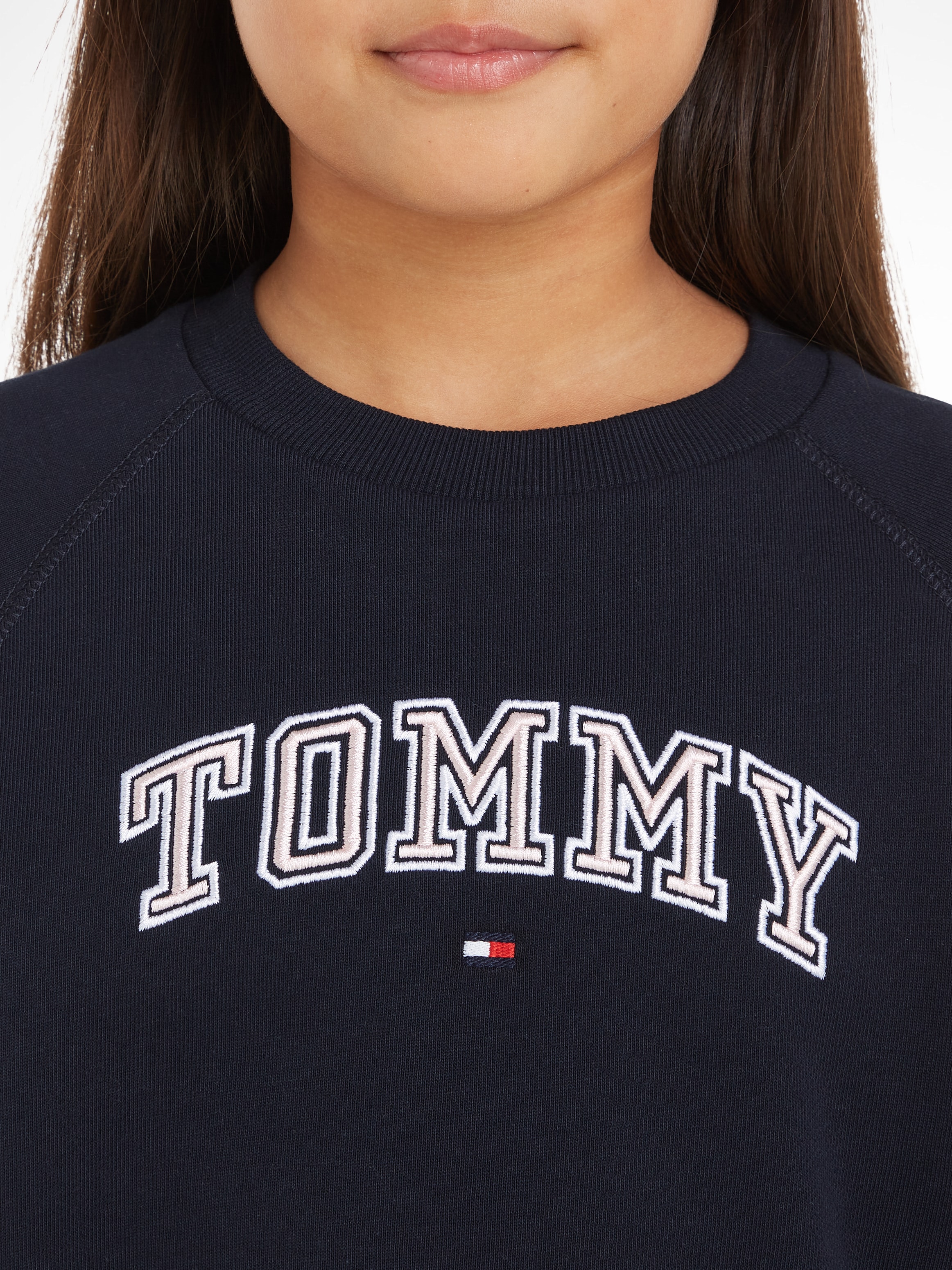 Tommy Hilfiger Sweatshirt »VARSITY EMBROIDERED CREWNECK«, Kinder bis 16 Jahre mit Logostickerei