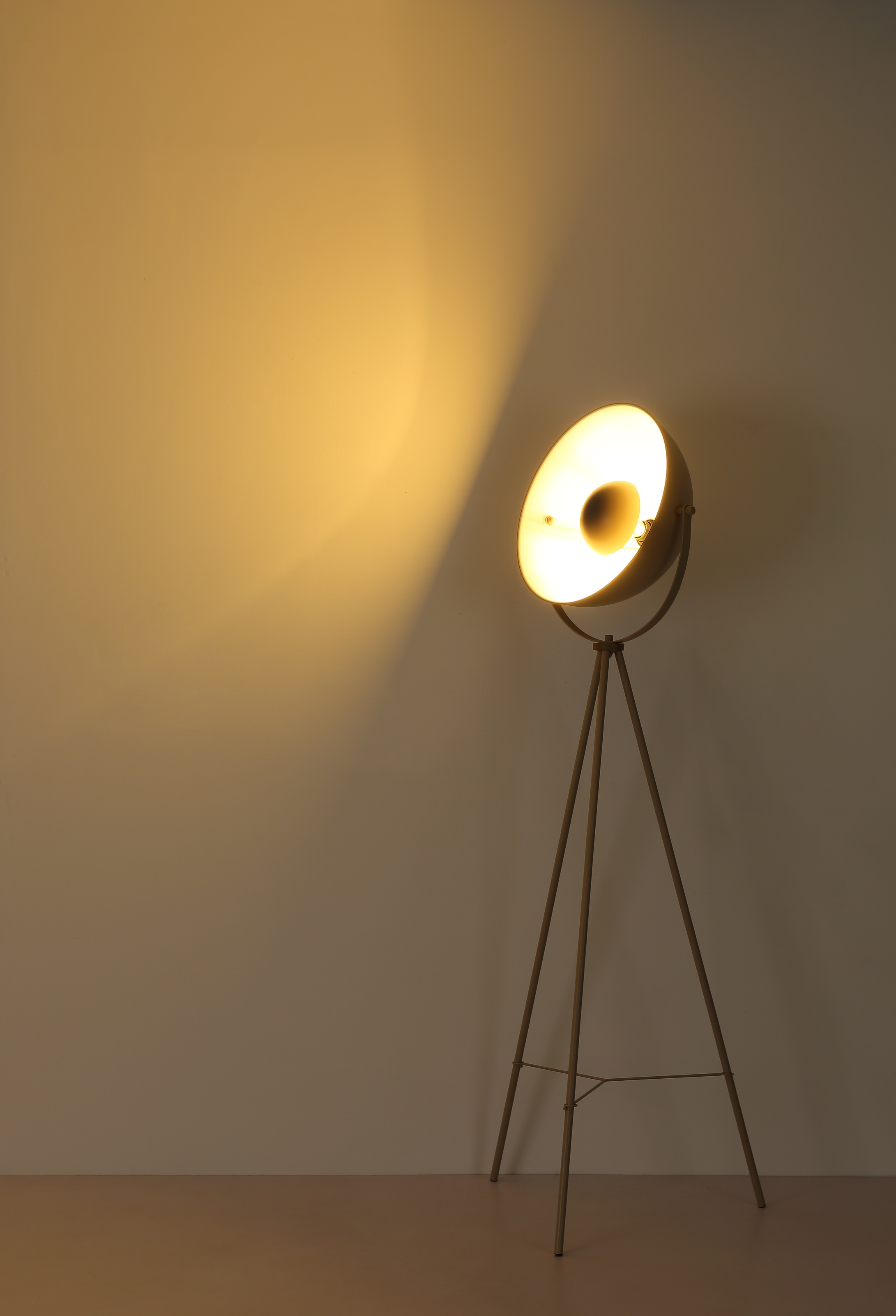 my home Stehlampe »Ciel« E27 1 Stk. warmweiß - kaltweiß E27, Stehleuchte, indirektes Licht, standfestes Dreibein, Wippschalter