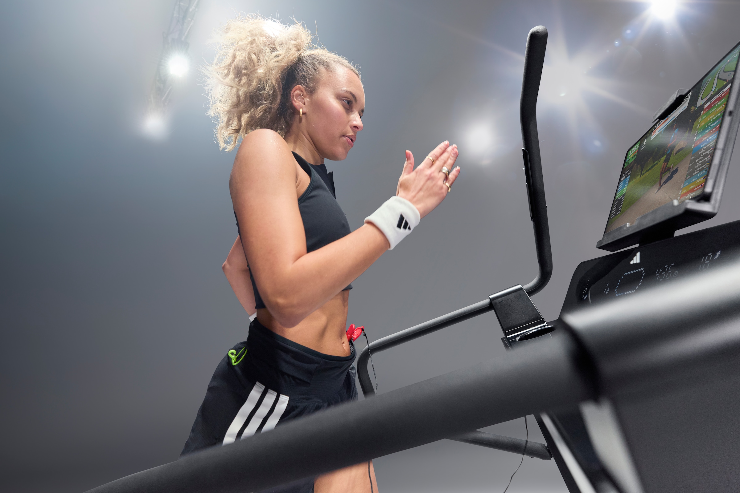 adidas Performance Laufband »adidas T-800 High Incline Laufband« Climb Mode, Apps, LED Beleuchtung, Stufenlose Steigung bis 40 %