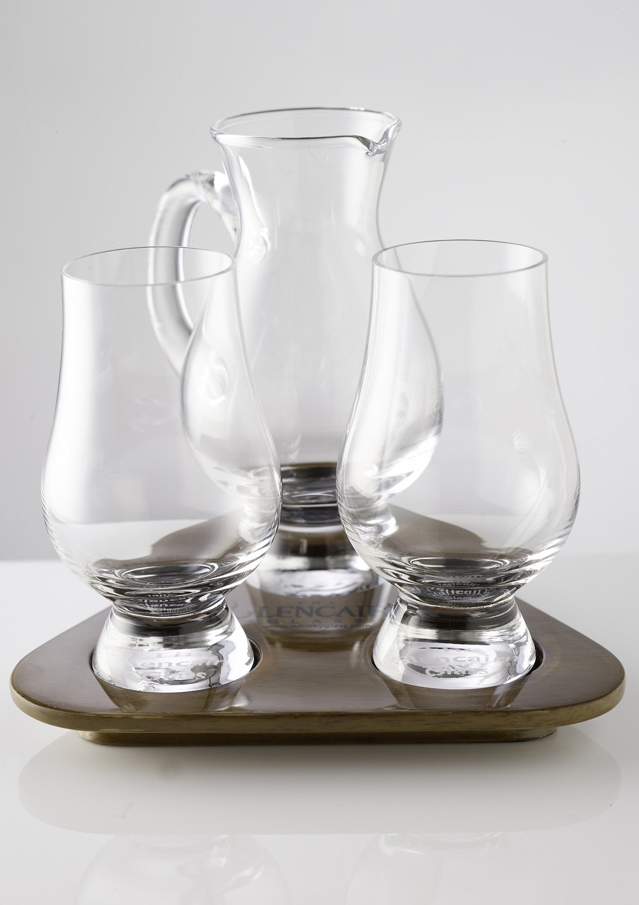 Stölzle Whiskyglas »Glencairn Glass«, (Set, 3 tlg.), 2 Gläser, 1 Krug auf Tablett