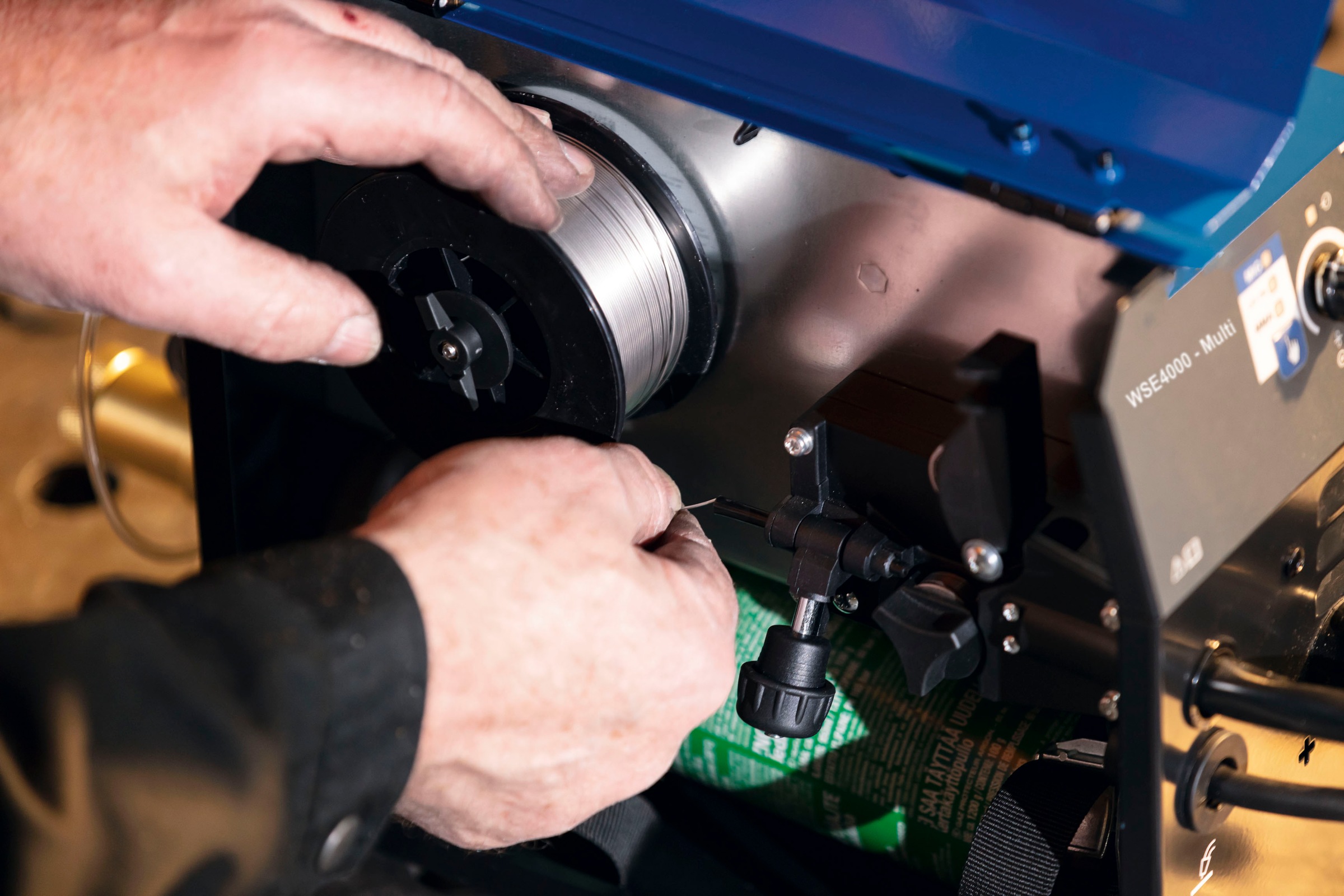 Scheppach Elektroschweißgerät »WSE4000«, MIG, MMA, TIG, 120A, inkl. 2 Schweißdüsen, Schweißschirm, Drahtbürste