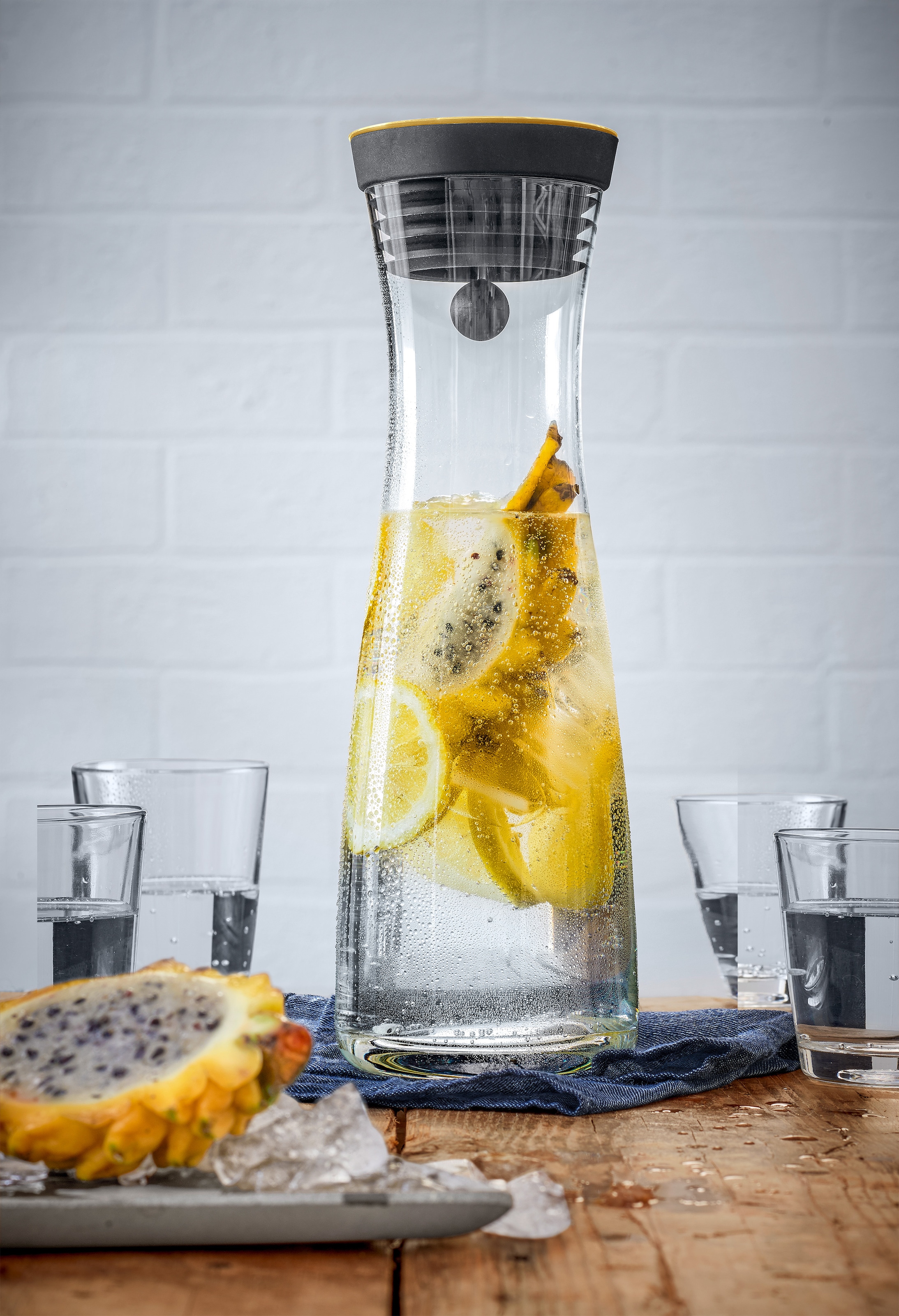 WMF Wasserkaraffe »Basic«, 1 Liter, Glaskaraffe, integriertes Sieb, tropffrei