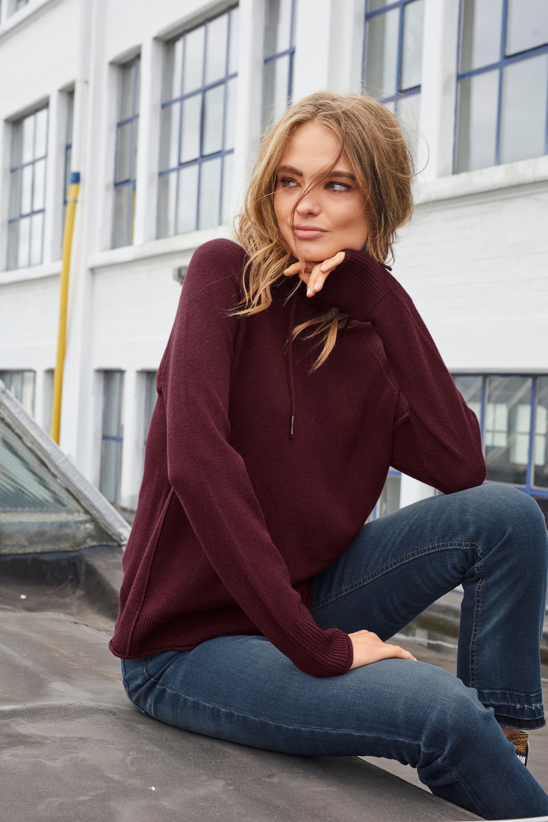 Bootcut-Jeans, Aniston leicht Beinabschluss mit bestellen trendiger CASUAL online Waschung ausgefranstem am
