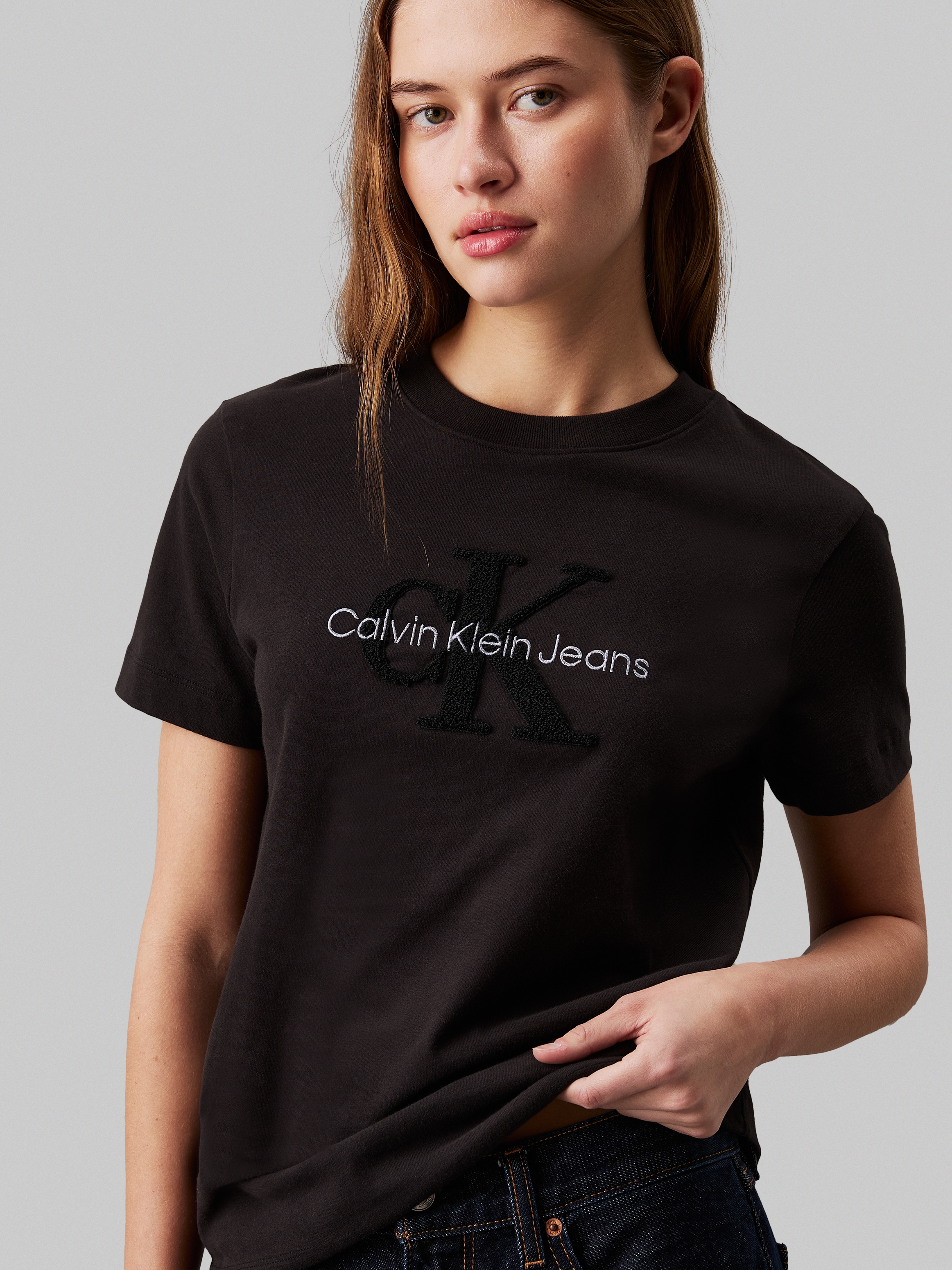 Calvin Klein Jeans T-Shirt »CHENILLE MONOLOGO REGULAR TEE«, mit Logostickerei