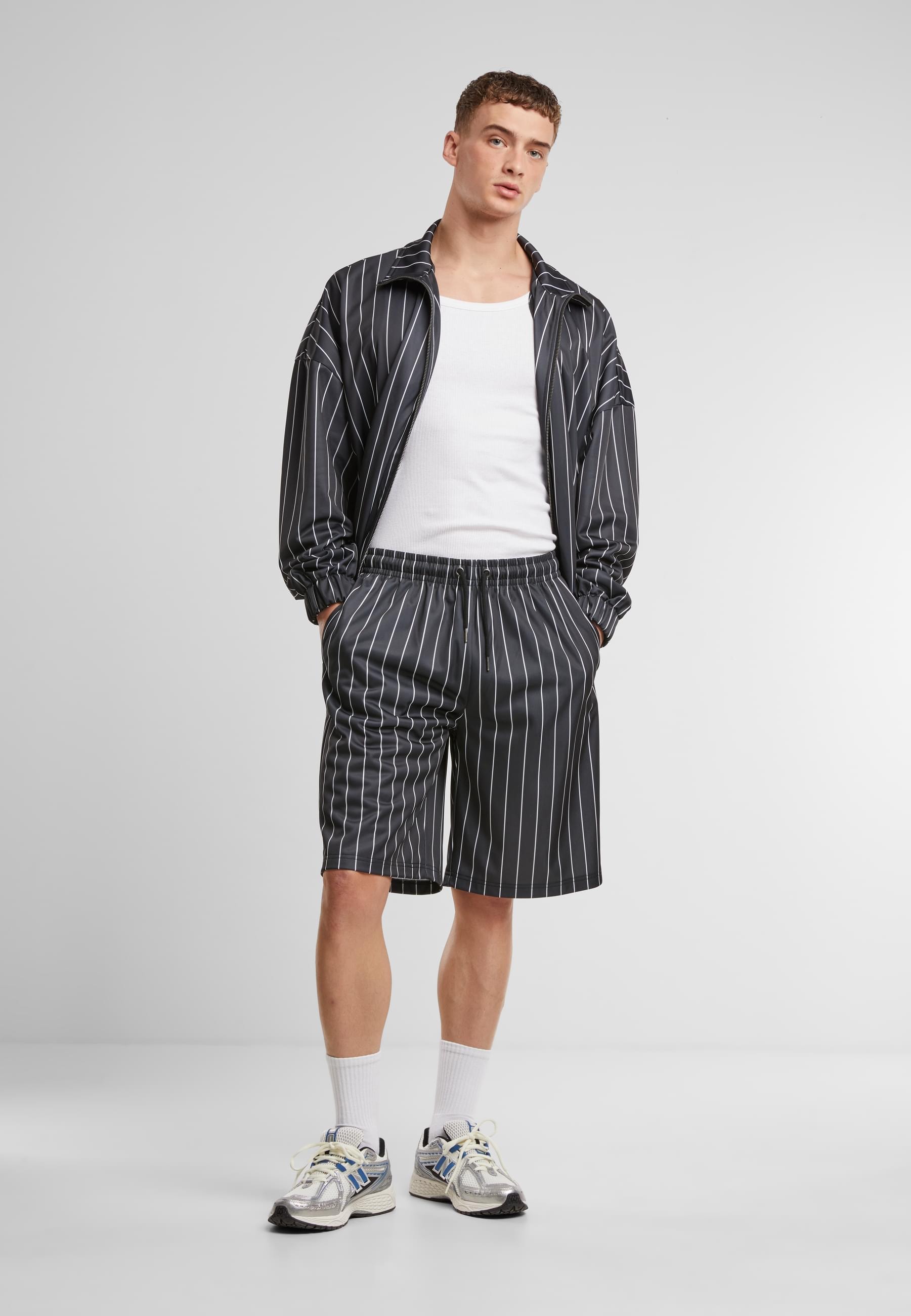 URBAN CLASSICS Shorts »Urban Classics Pinstripe Trackshorts«