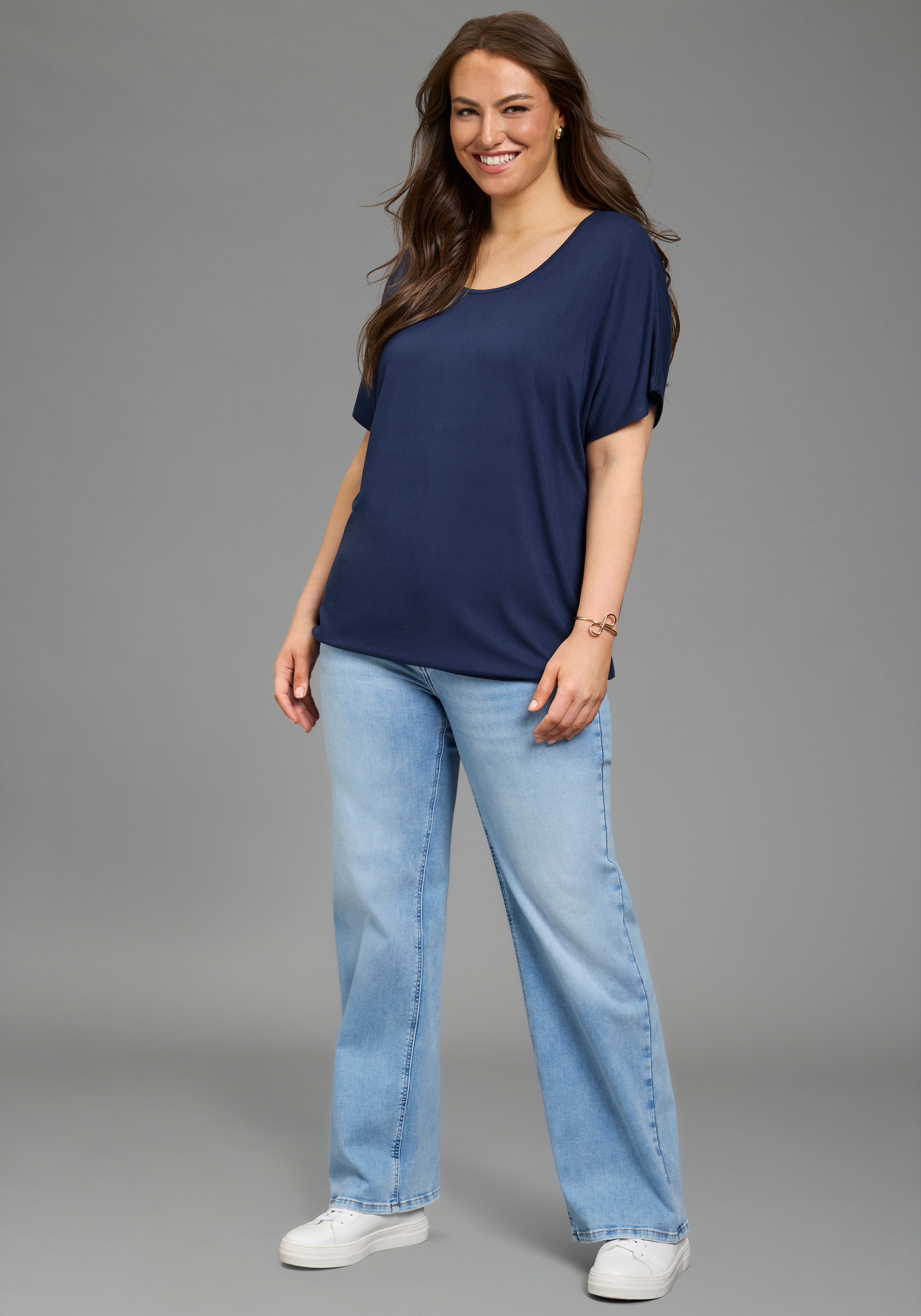 Laura Scott CURVE T-Shirt figurumspielende Passform, mit Rundhalsausschnitt