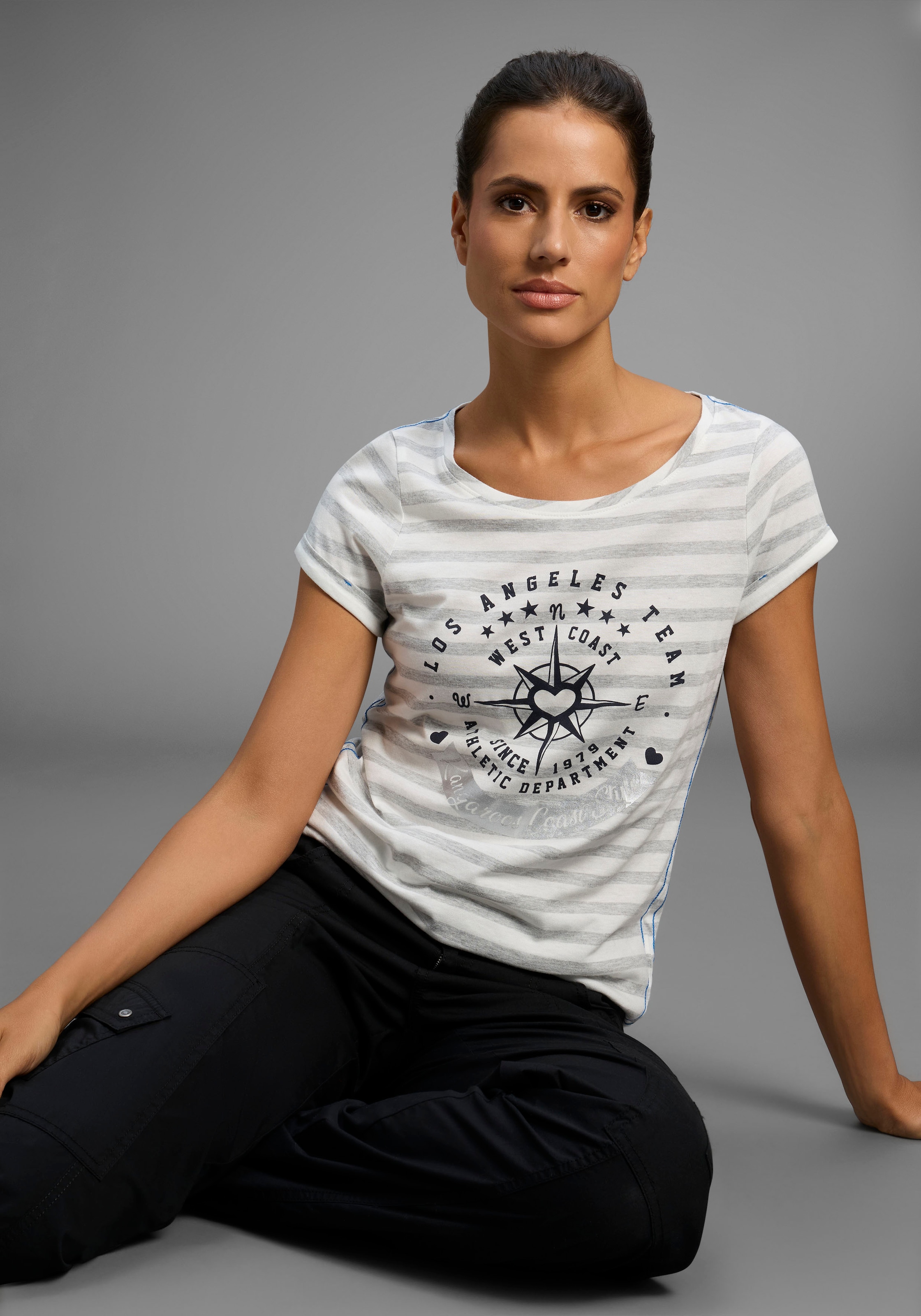 KangaROOS Print-Shirt Kurzarm,  figurbetonter Schnitt,  mit Metallic-Print