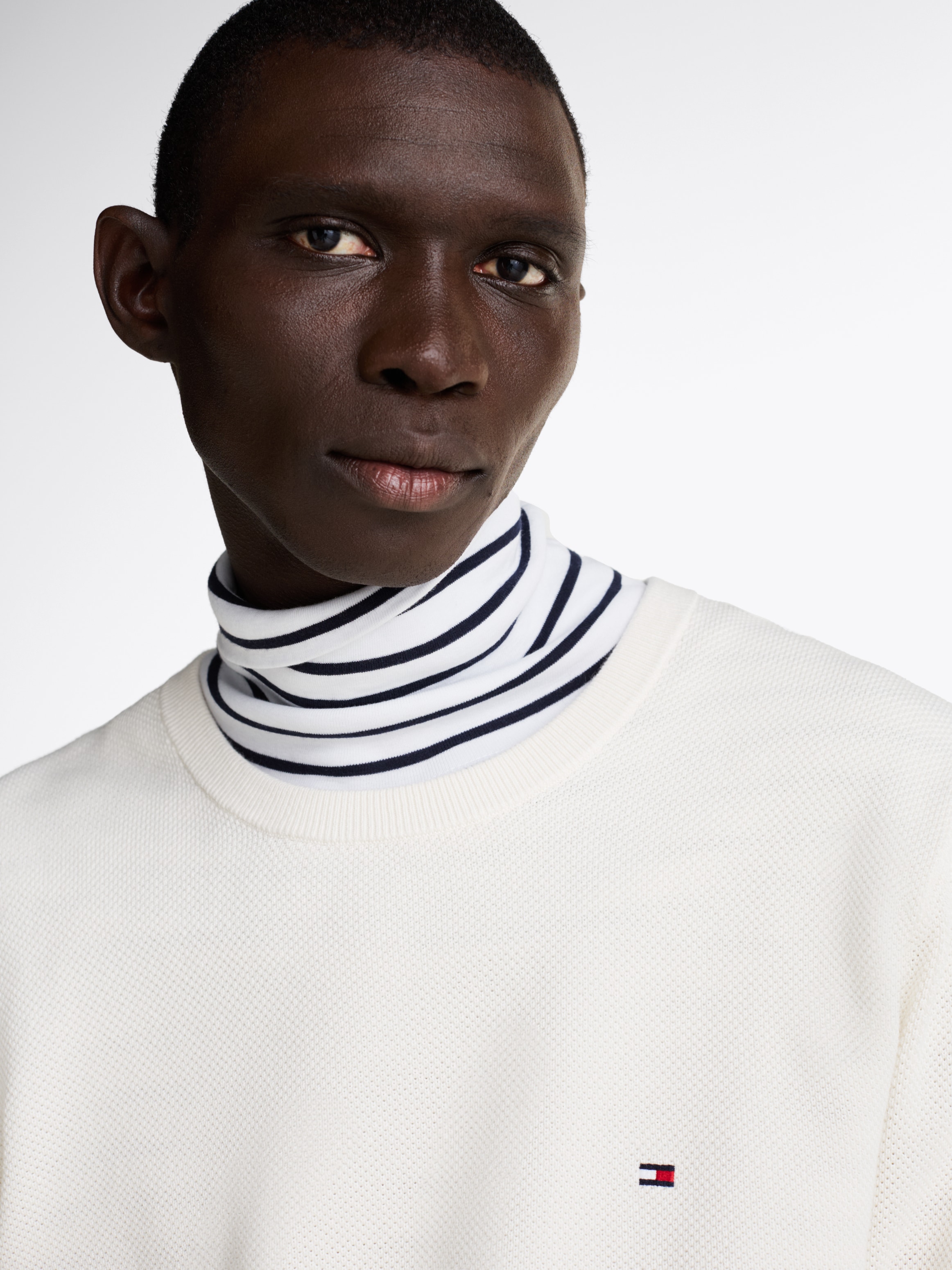 Tommy Hilfiger Rundhalspullover »ESSENTIAL STRUCTURE CREW NECK mit Struktur und Label«, unifarben, casual, regular fit, Baumwolle, Rundhals