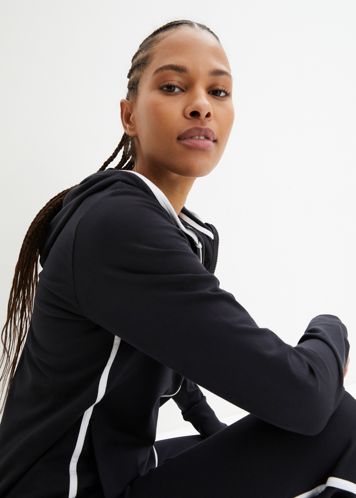 bonprix Jogginganzug Set, 2 zweiteiliges Set aus Sweatjacke und Jogginghose, mit langem Arm