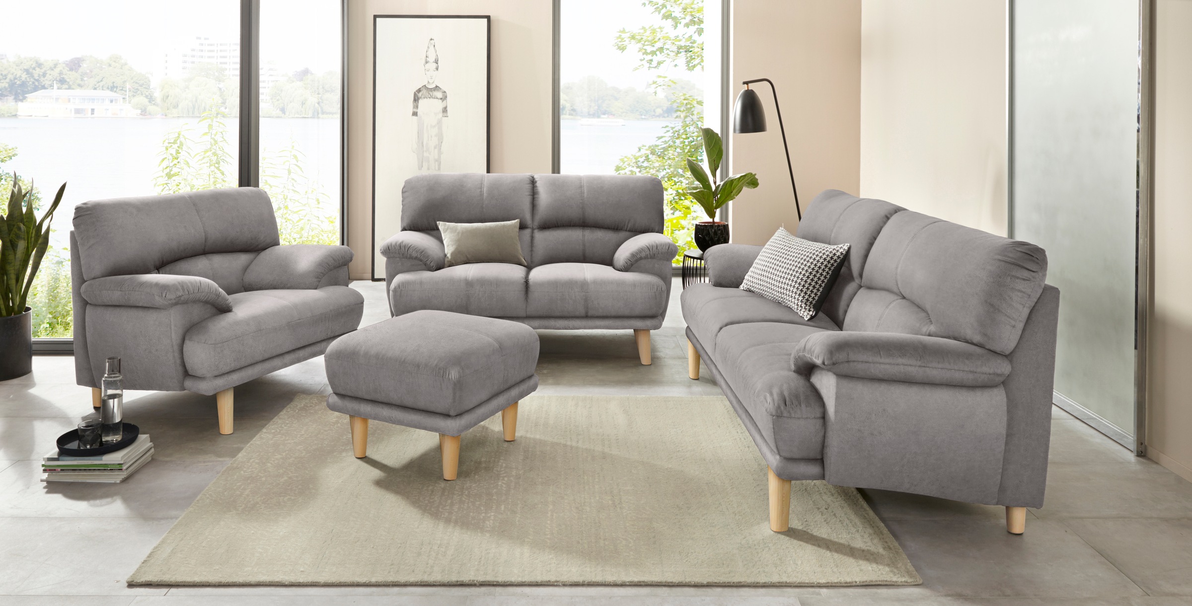 TRENDMANUFAKTUR 3-Sitzer »Cecilia, Sofa in italienischem Design«, mit tollem Sitzkomfort, extrabequeme Armlehnen, Holzfüße