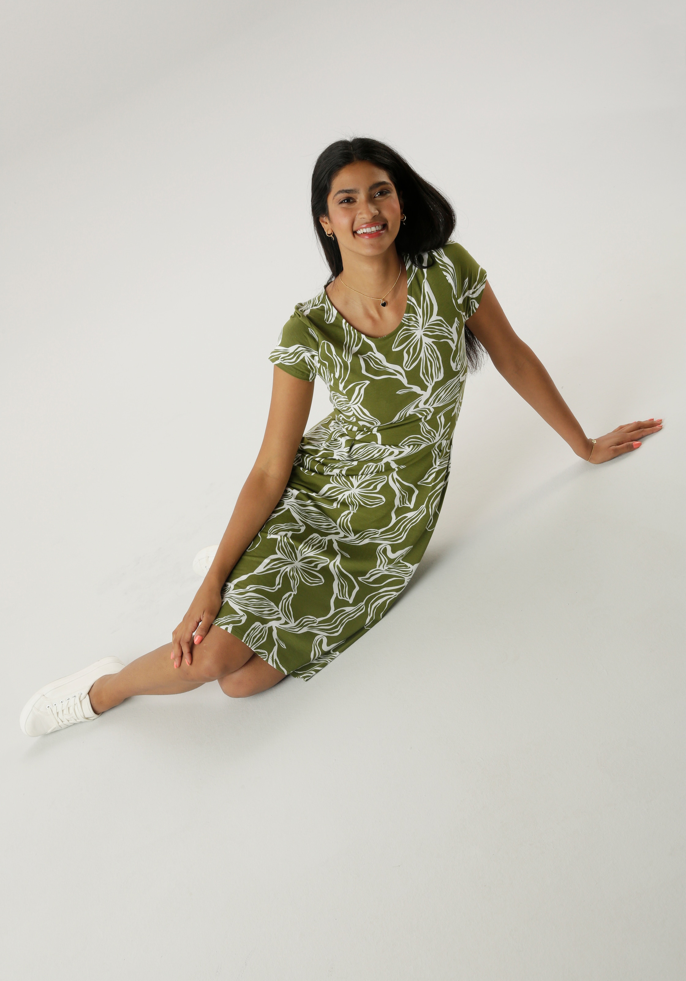 Aniston SELECTED Sommerkleid, mit zwei Eingriffstaschen