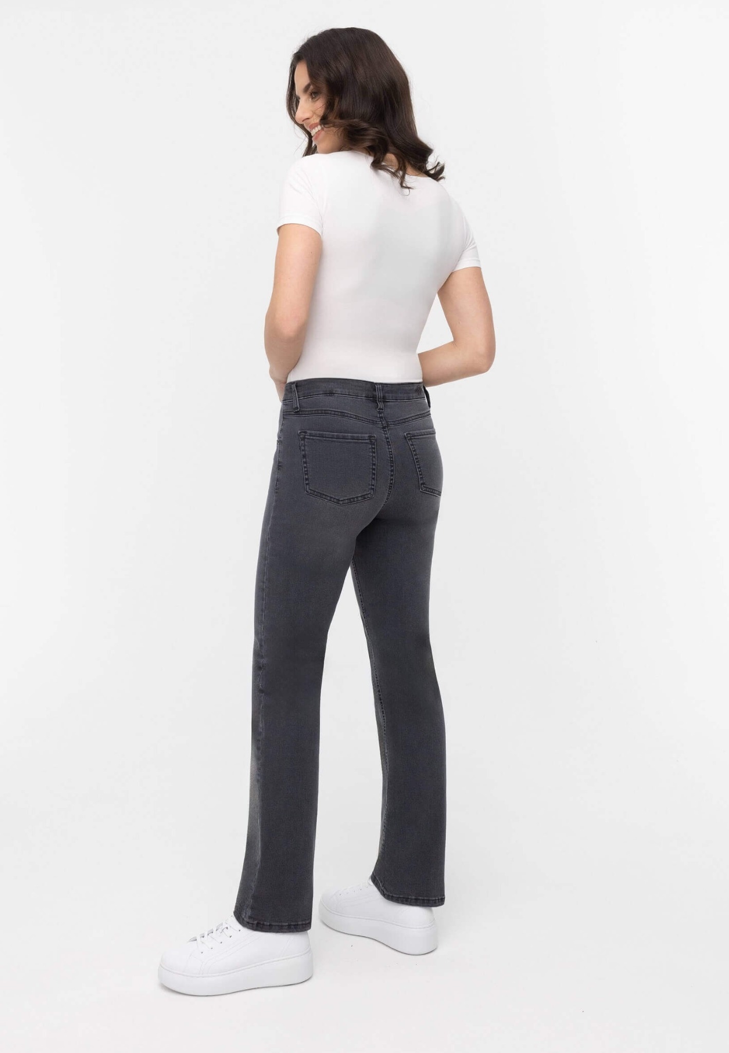 wonderjeans 5-Pocket-Jeans »Relaxed Straight« Cool, modern und vielseitig zu stylen