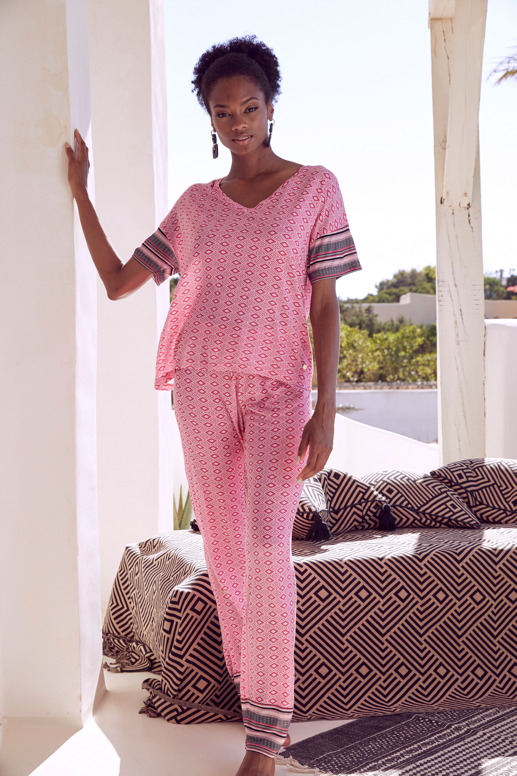 Vivance Dreams Pyjamaoberteil, in schönem Ethno-Design