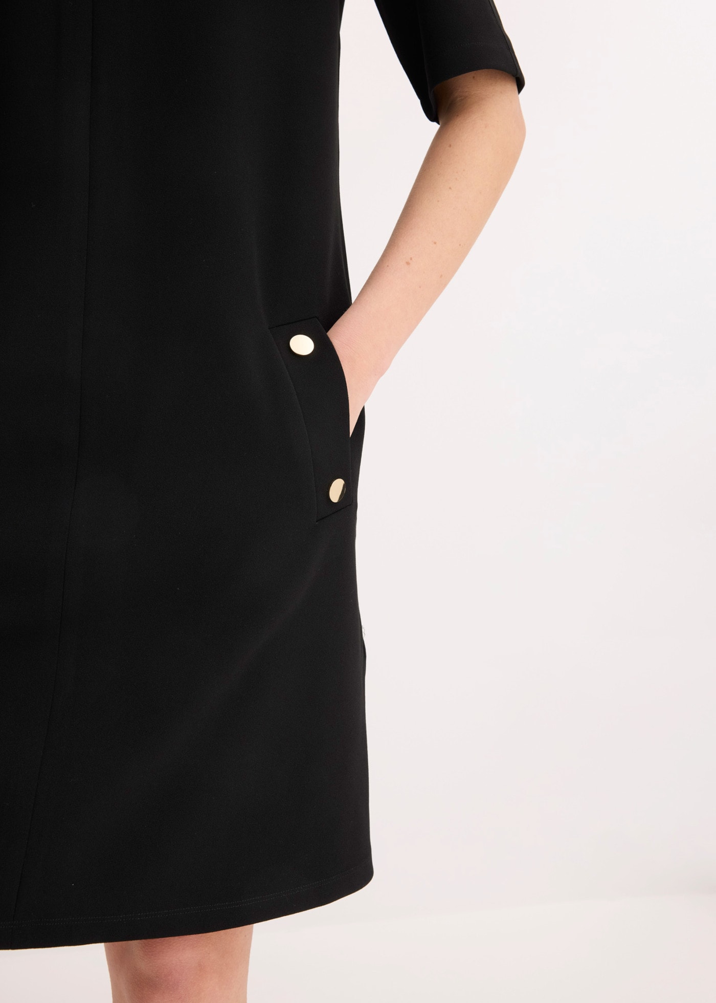 bonprix Midikleid loose fit, Kurzarm-Design, aus Polyester und Elasthan, Midilänge
