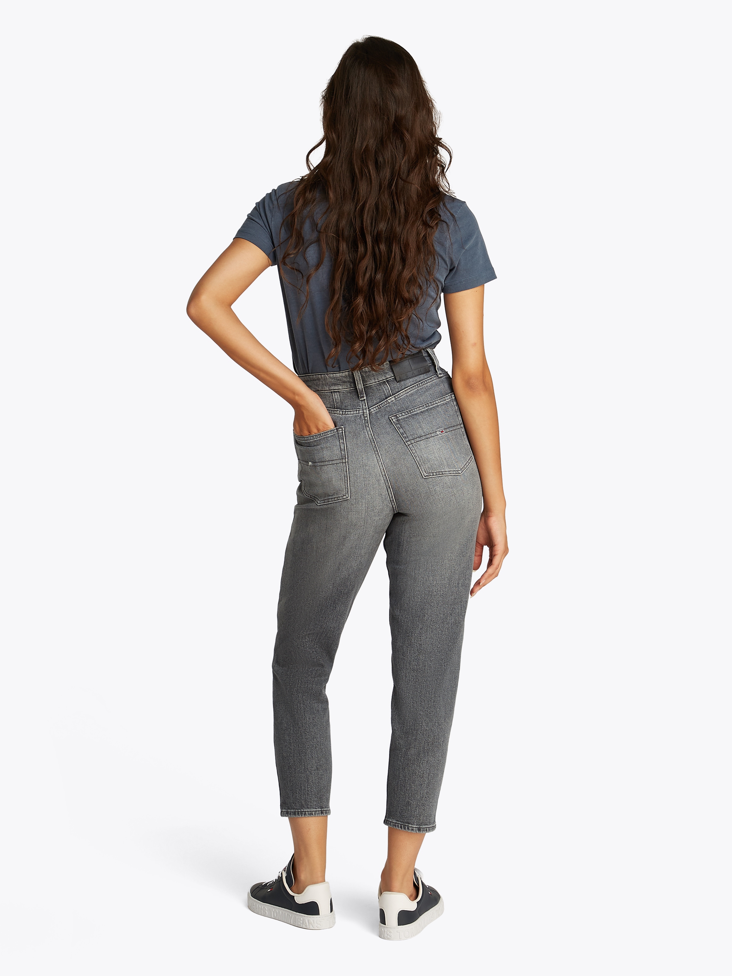 Tommy Jeans Mom-Jeans »MOM JEAN UH TPR«, mit Logo-Stickereien, in knöchelfreier Länge