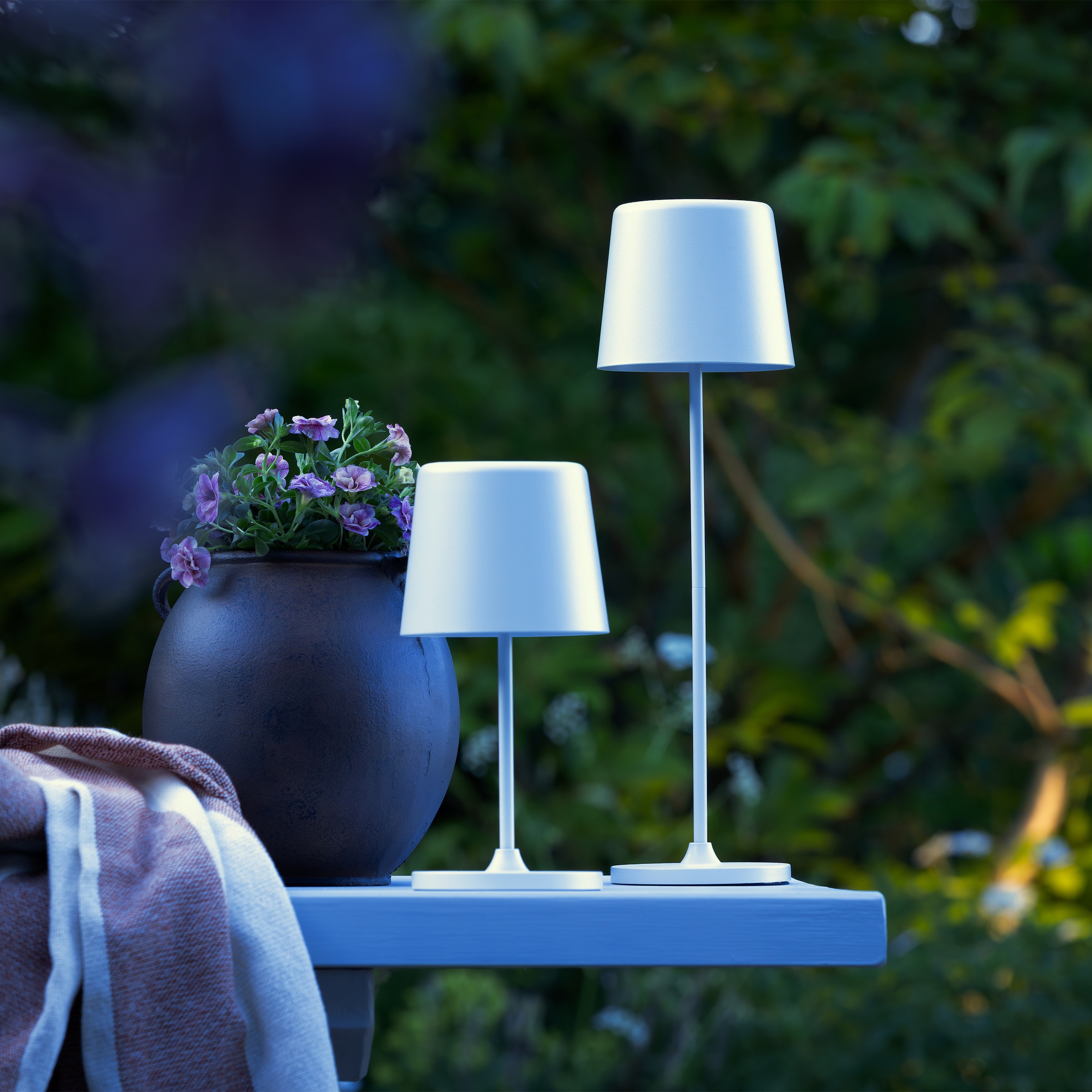 Brilliant LED Tischleuchte »Kaami«, Portable LED Außen Tischlampe, 37 cm, 310lm, Touchdimmer, USB, weiß