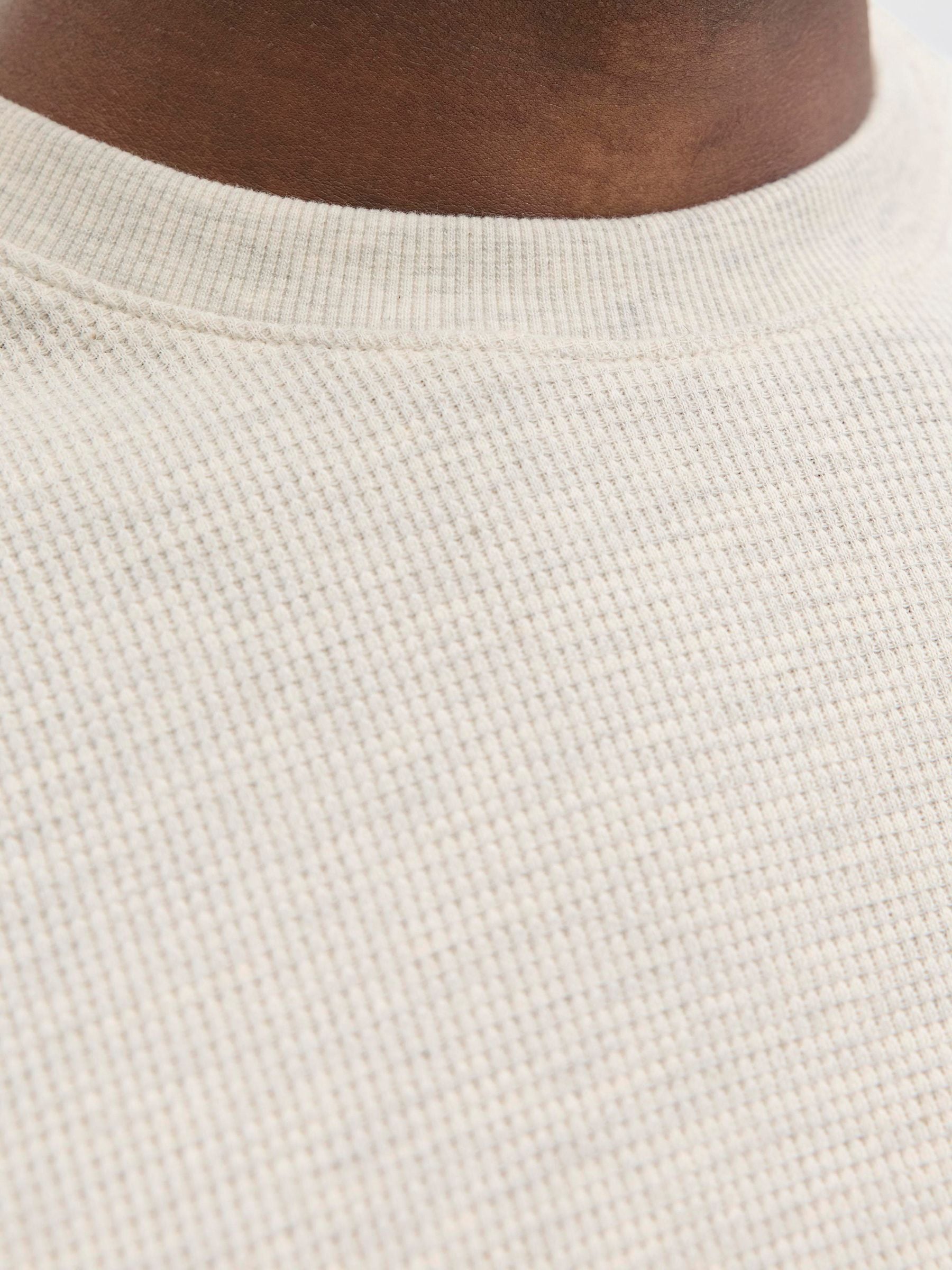Jack & Jones T-Shirt »JJEAUSTIN TEE SS NOOS«, mit Markenlabel