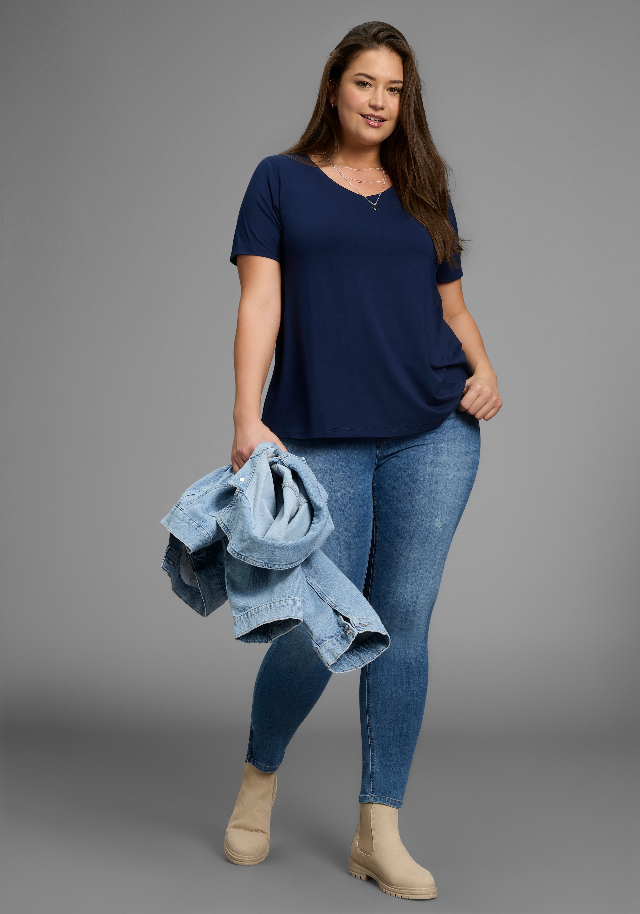 Laura Scott CURVE T-Shirt »Große Größen« mit V-Ausschnitt aus fließender Viskose