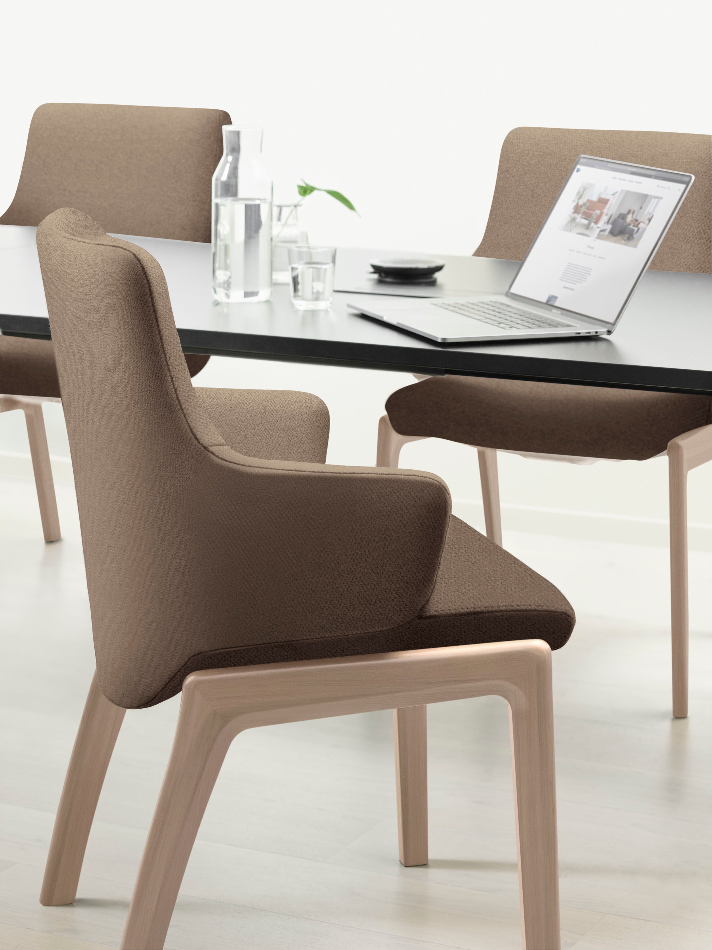 Stressless® Polsterstuhl »Laurel«, ROHLEDER Stoff Q2 FARON, Low Back mit Armlehne, Größe L, mit abgerundeten Beinen in Walnuss