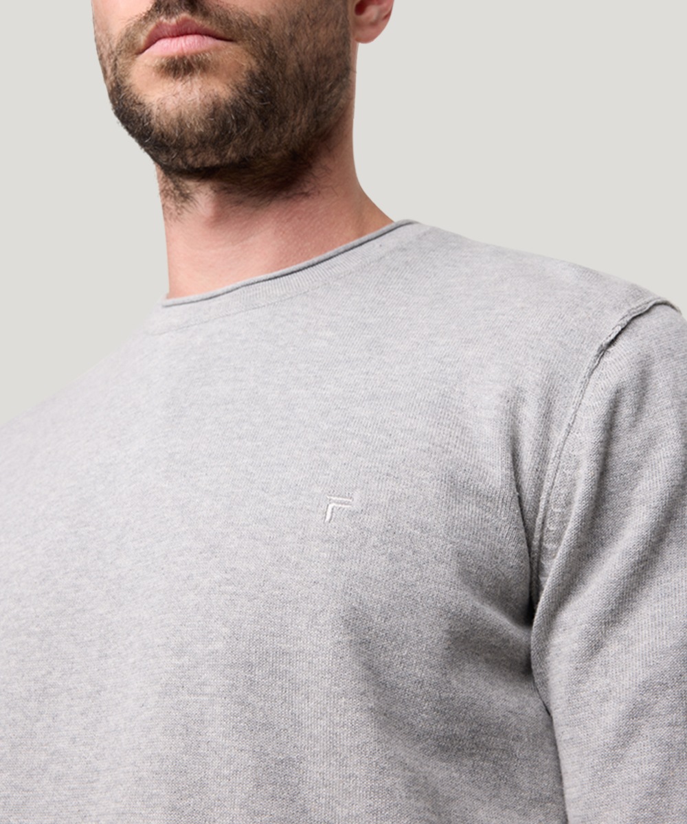 Pioneer Authentic Jeans Rundhalspullover, Ausschnitt mit Rollkante, Außennähte