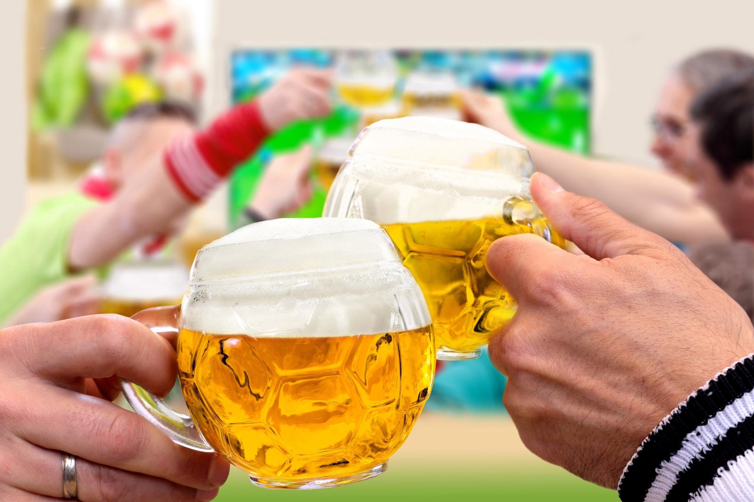 Stölzle Bierkrug »Fußball«, (Set, 6 tlg.), 6-teilig