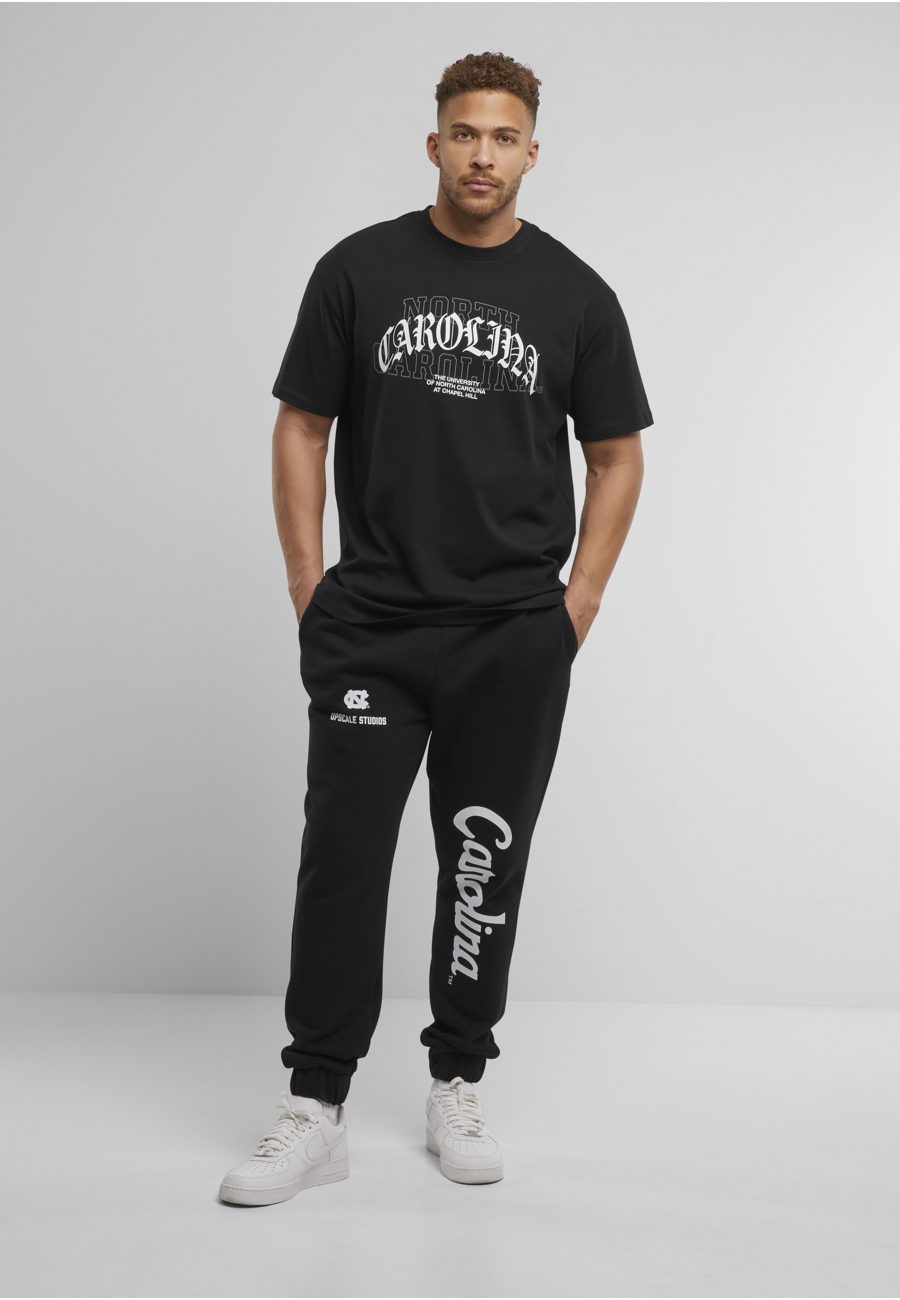 Upscale by Mister Tee T-Shirt »Upscale by Mister Tee North Carolina Laces Logo Oversize Tee« 1 Stk.