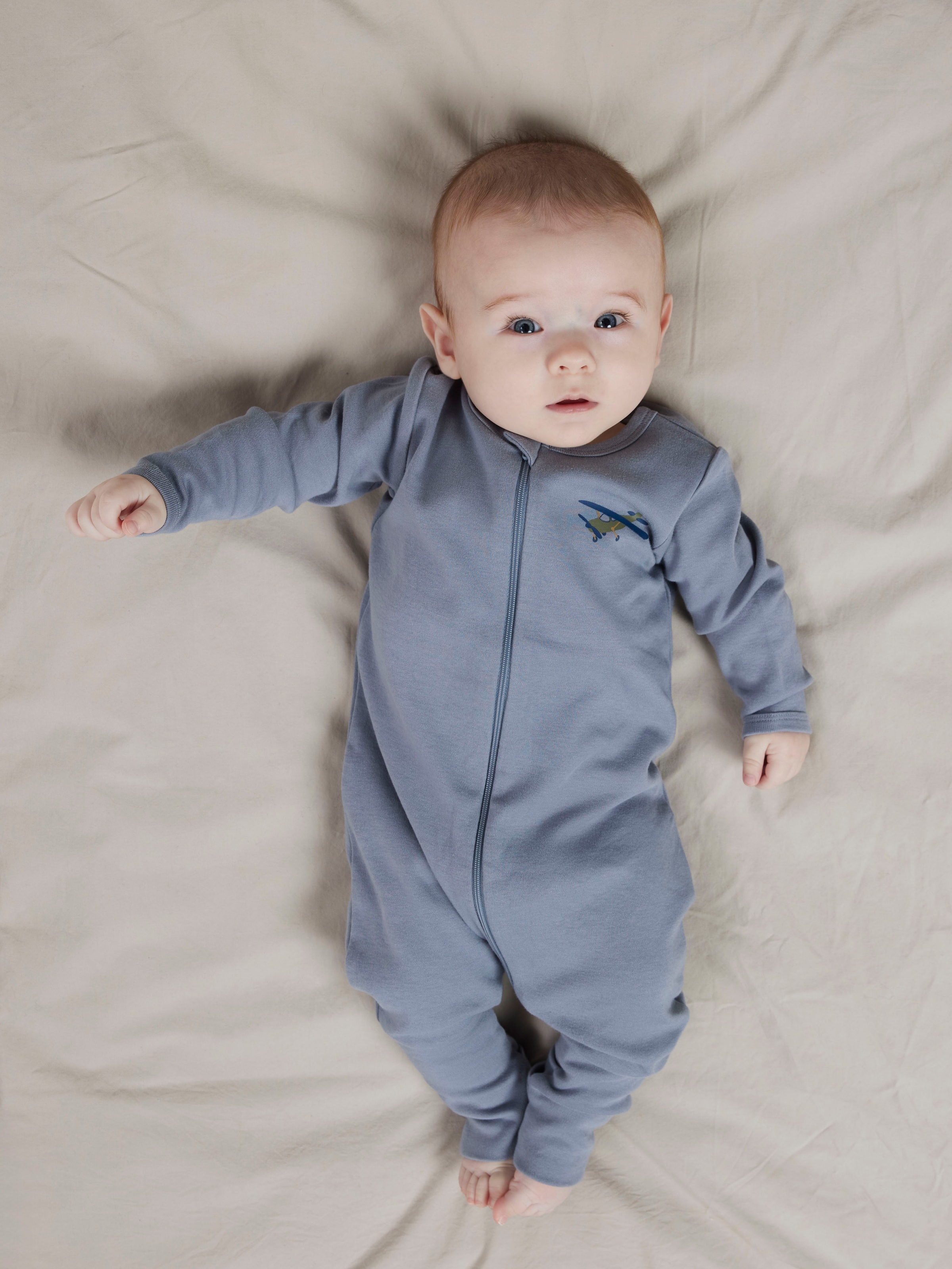 Name It Pyjama »NBMNIGHTSUIT 2P ZIP FF AIRPLANE NOOS« Packung, 2 tlg.