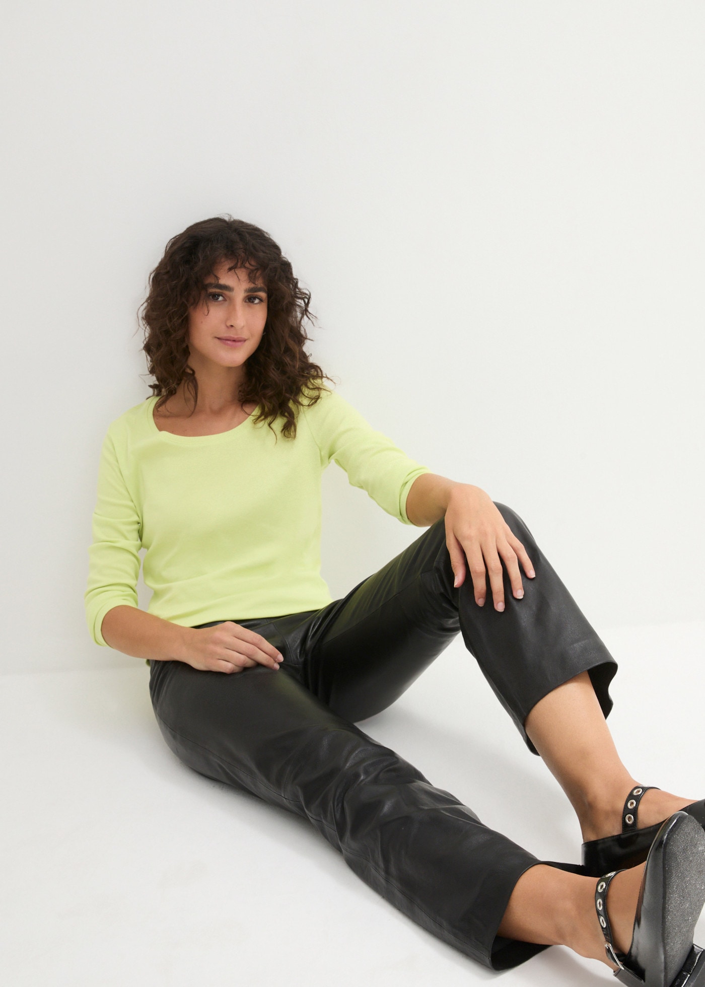 bonprix Langarmshirt leicht taillierte Passform, Rundhalsausschnitt, aus reiner Baumwolle