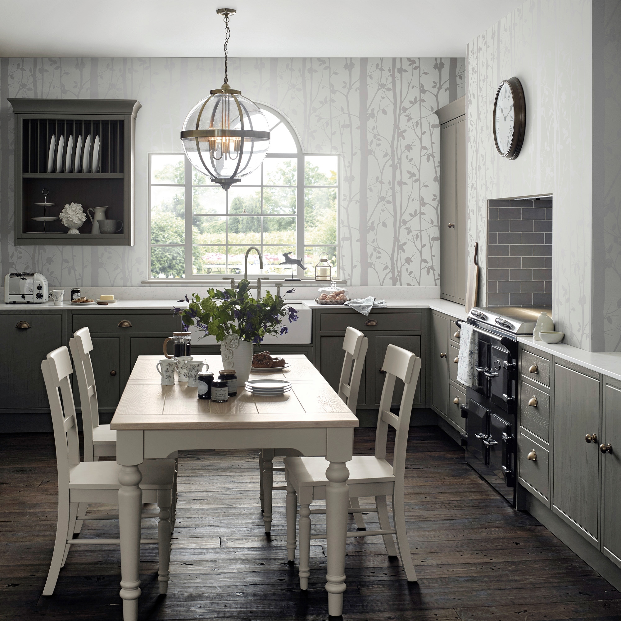 LAURA ASHLEY Vliestapete »Cottonwood Pearlescent Weiß«, botanisch, FSC® zertifiziert, mit lebhaftem Druck, 10 Meter Länge