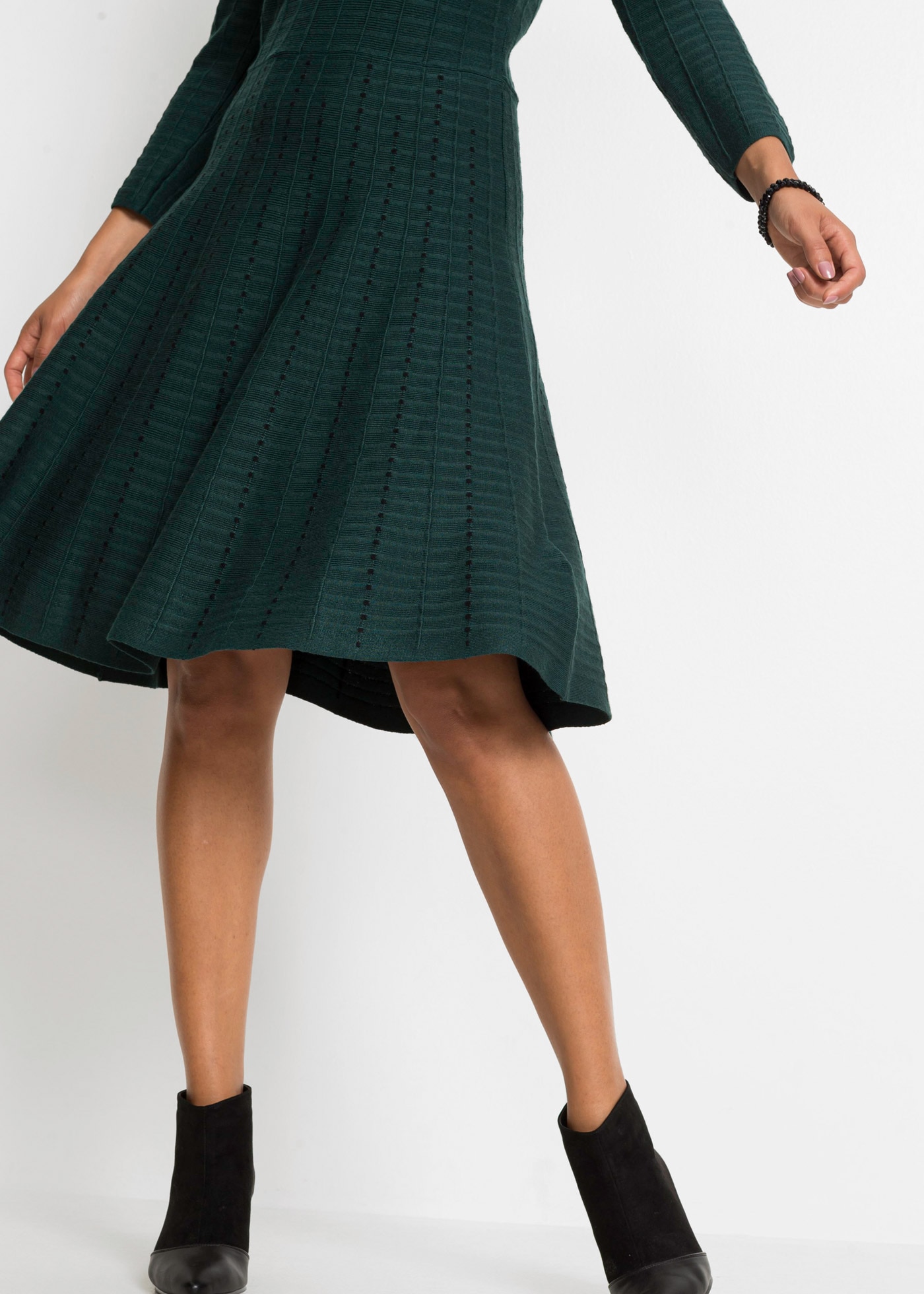 bonprix Strickkleid »Strickkleid aus fließendem Viskose-Mix« für besondere Anlässe, aus Viskose-Mix, ausgestellte Passform