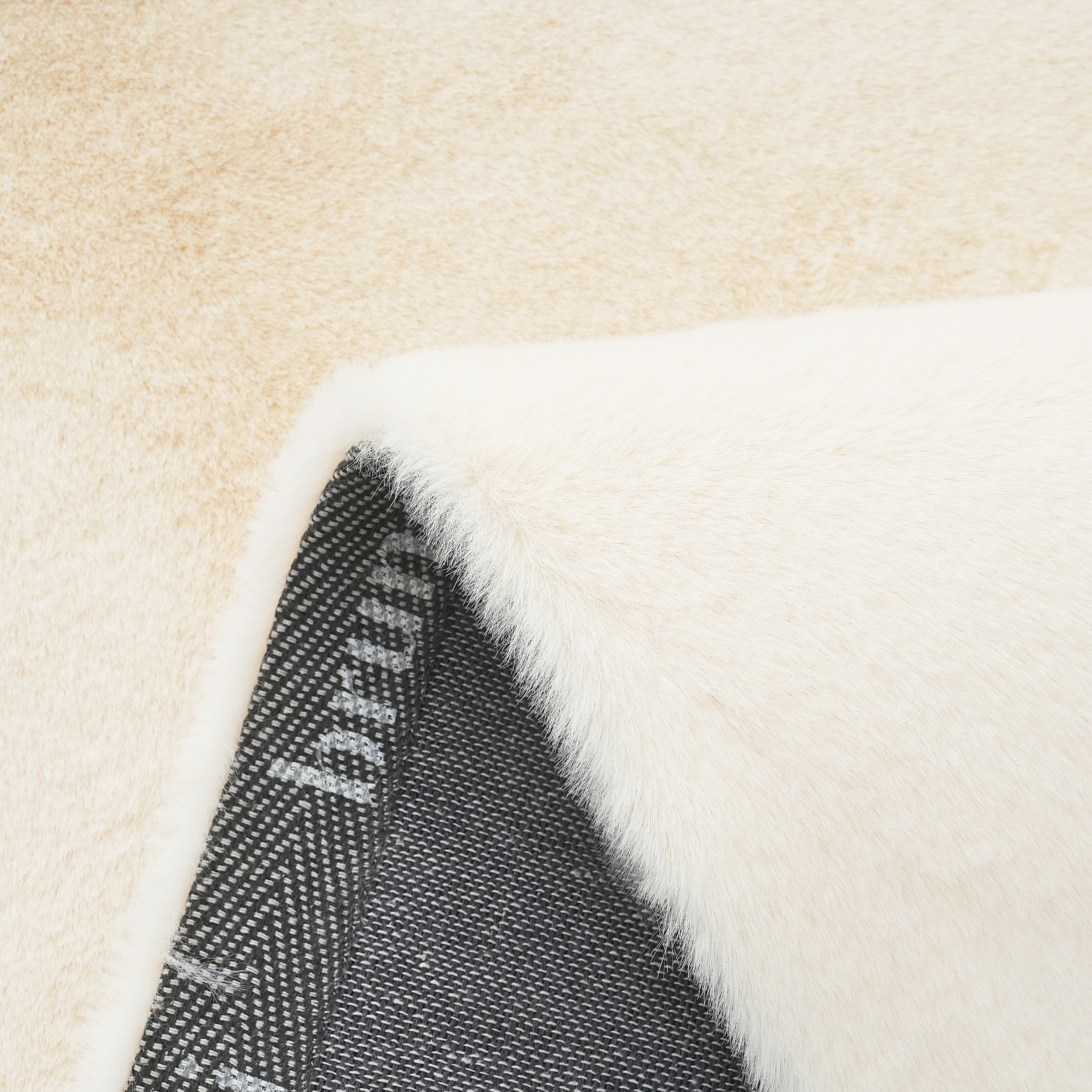 Bruno Banani Fellteppich »Rabbit 2, Kunstfell Teppich, Modern«, rechteckig, 25 mm Höhe, Kaninchenfell-Haptik, sehr weich, Wohnzimmer, Schlafzimmer, Esszimmer