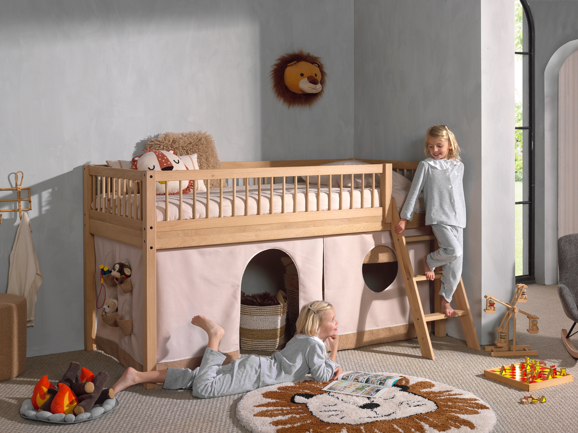 Home affaire Spielbett, (Made in Europe), aus Eiche geölt, LF 90x2000cm, RR, Leiter, Vorhang u. Absturzschutz