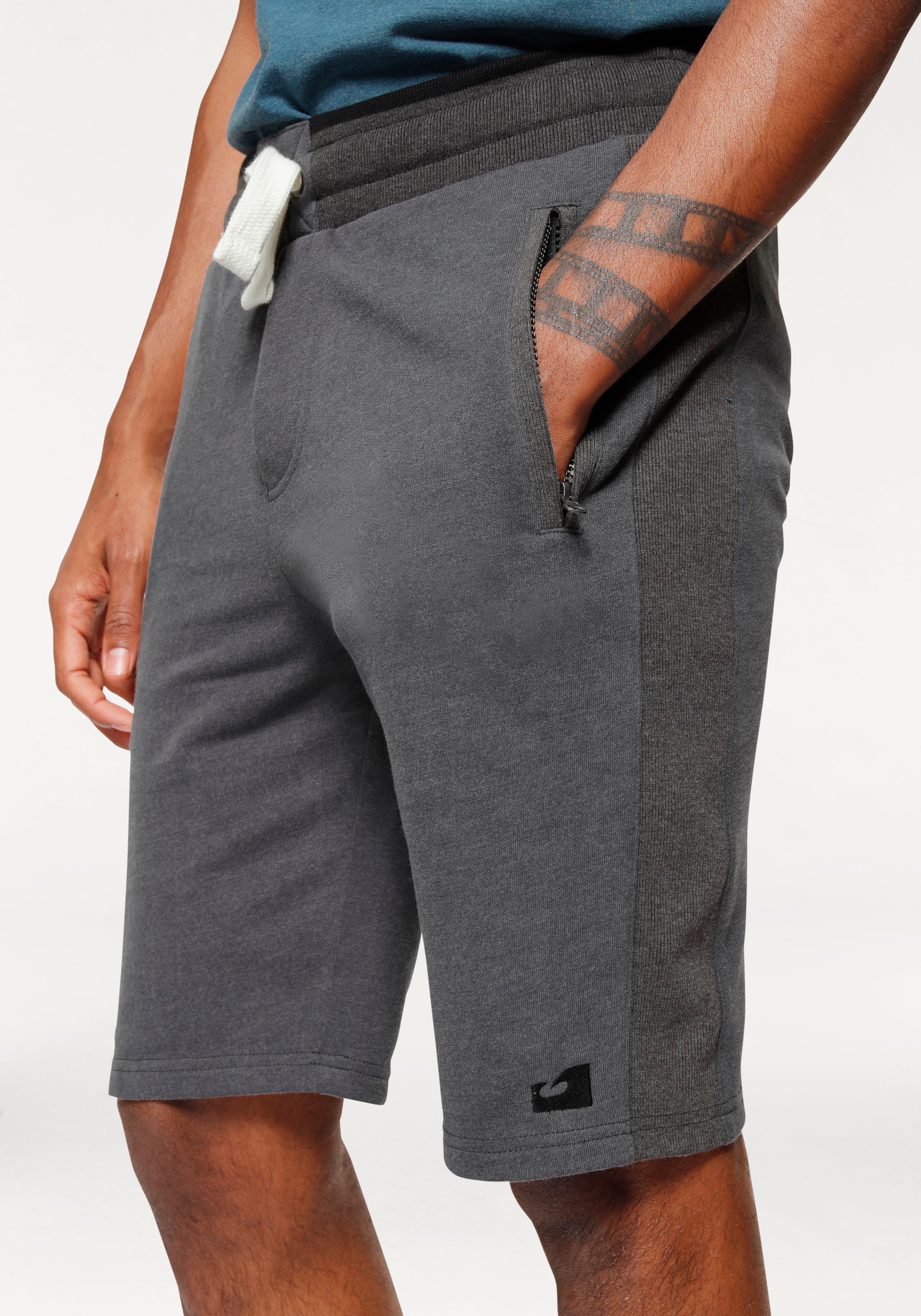 3. Bild von Ocean Sportswear Sweatshorts »Relax Fit«, mit Reißverschlusstaschen