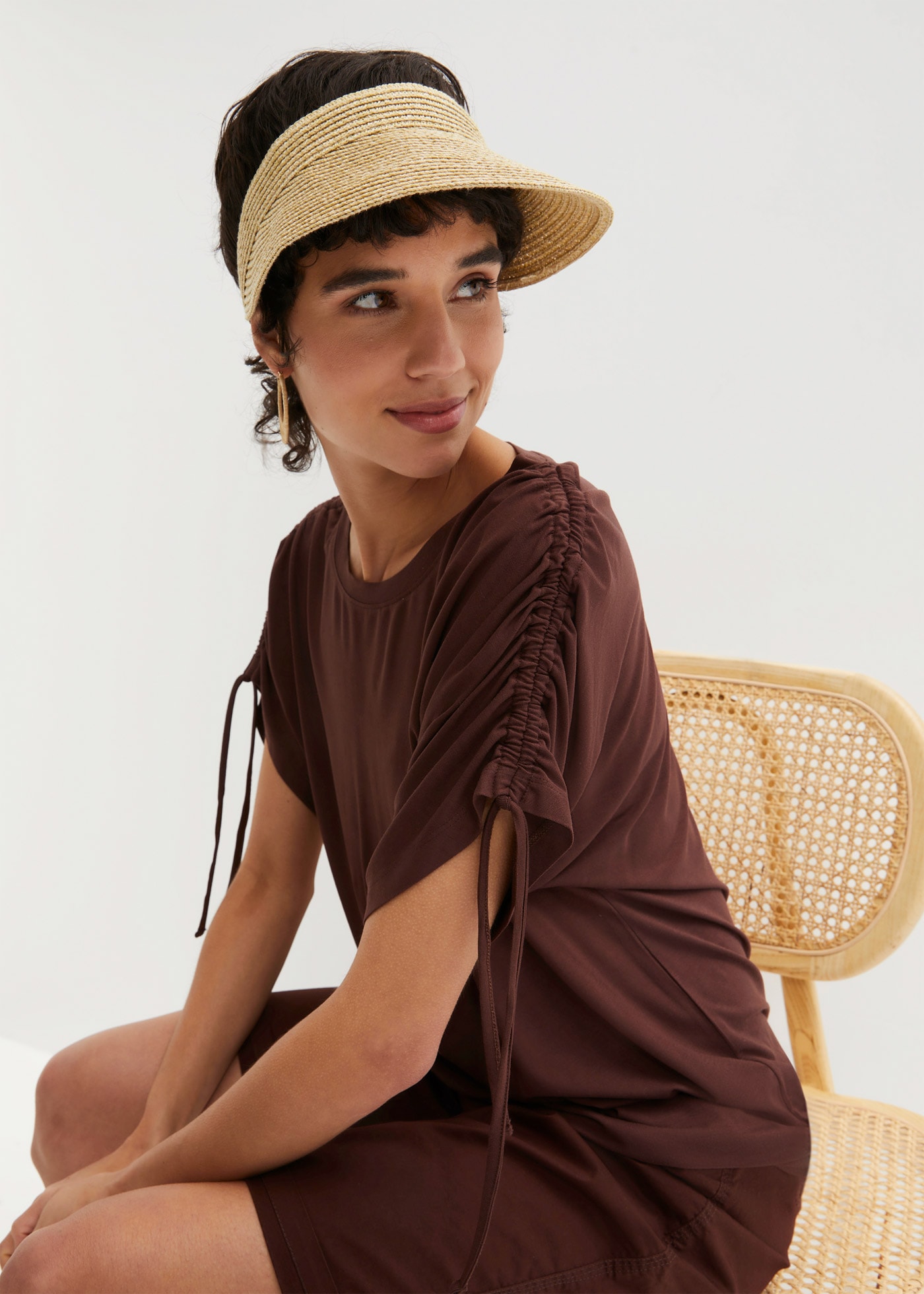 bonprix T-Shirt lässig geschnitten, Halbarm-Design, mit Raffung am Ärmel