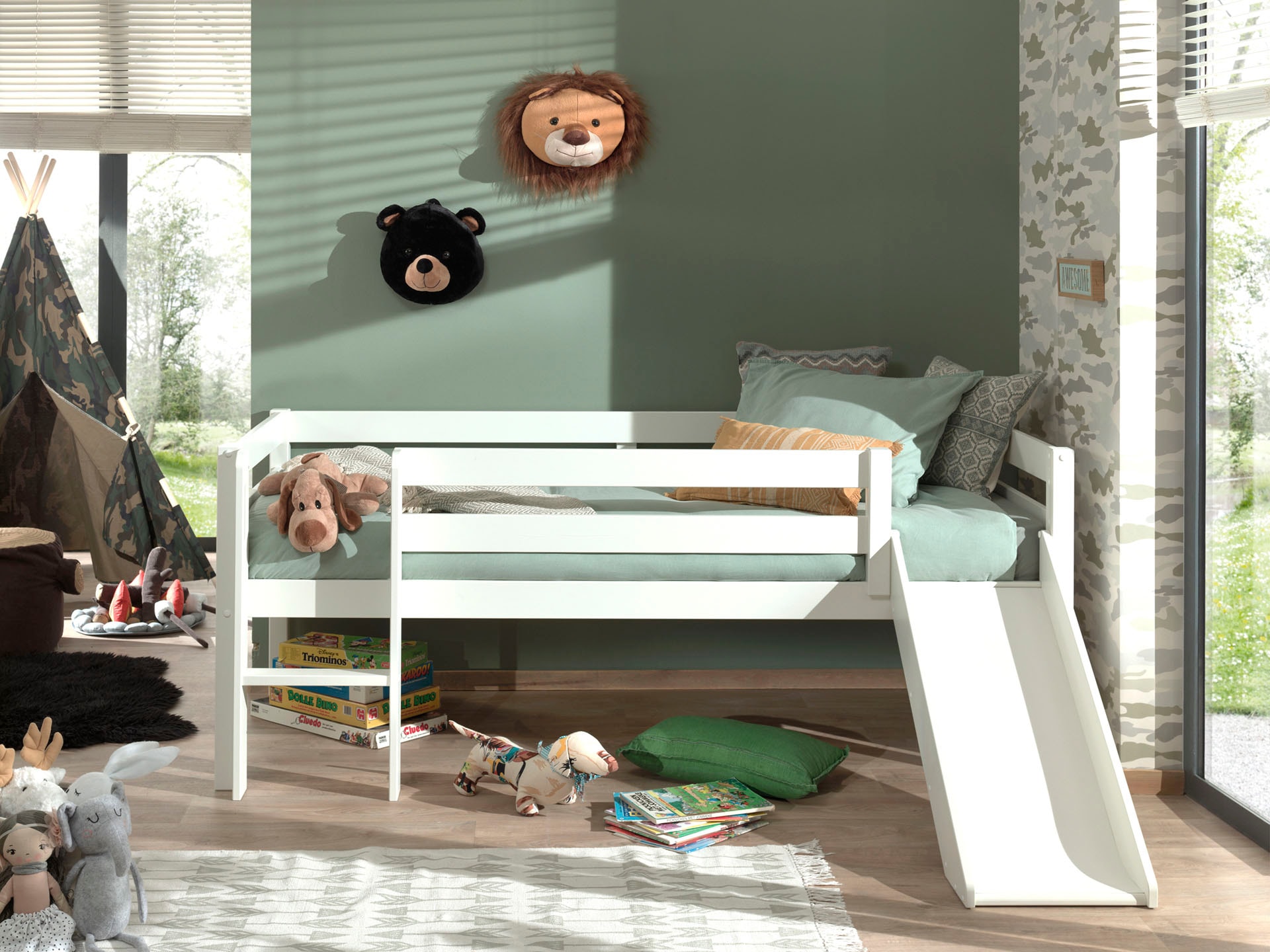 Vipack Spielbett »Vipack Pino«, (Made in Europe), Niedriges Spielbett mit LF 90 x 200 cm, Ausf. weiß oder grau lackiert
