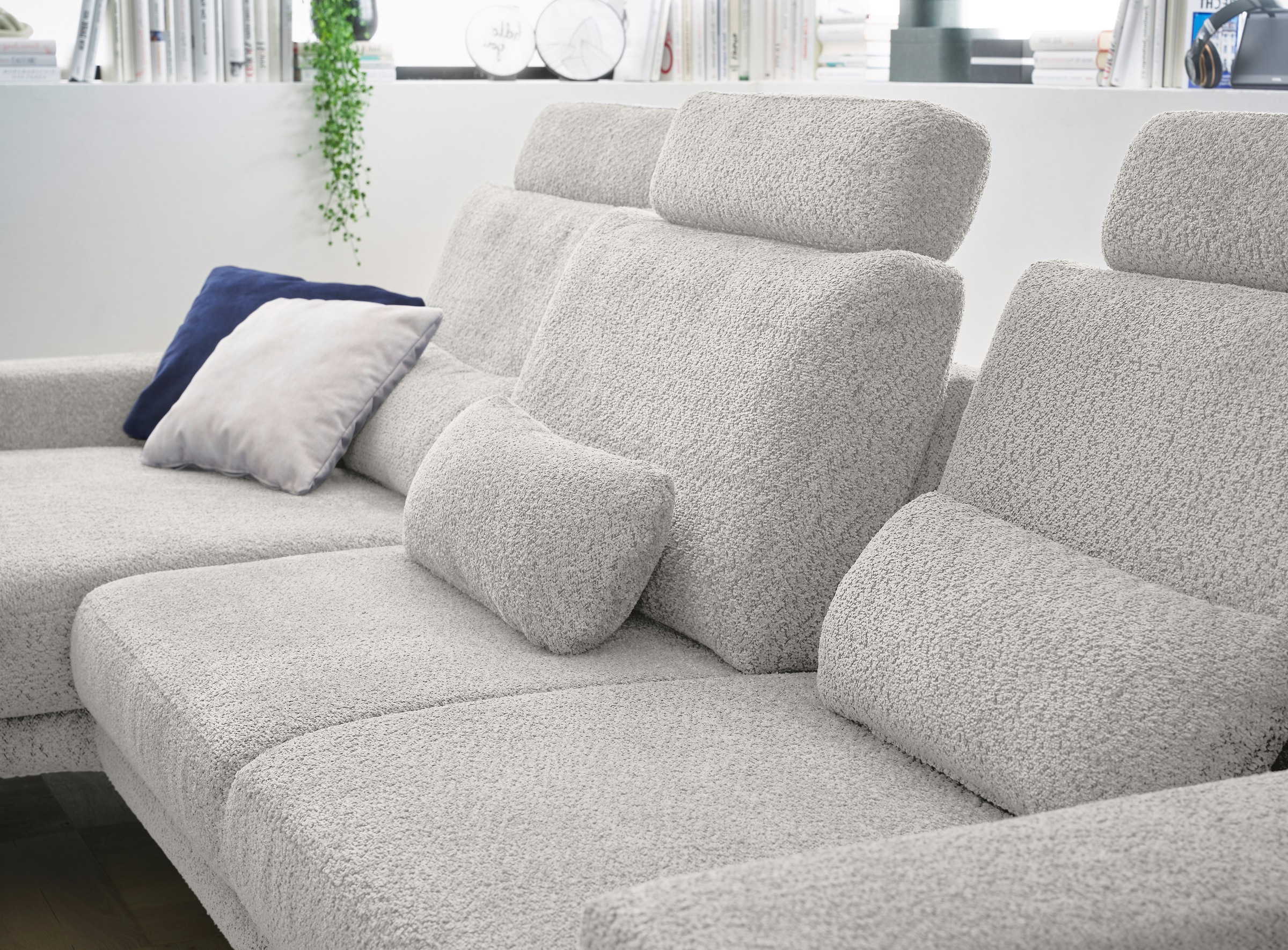 set one by Musterring Ecksofa »SO 3600, inkl motor. Sitztiefenverstellung, Kopfstützen, Nierenkissen«, Sitzhöhe 42 cm, Federkern, Breite 293 x Tiefe 180 cm, Kama silver