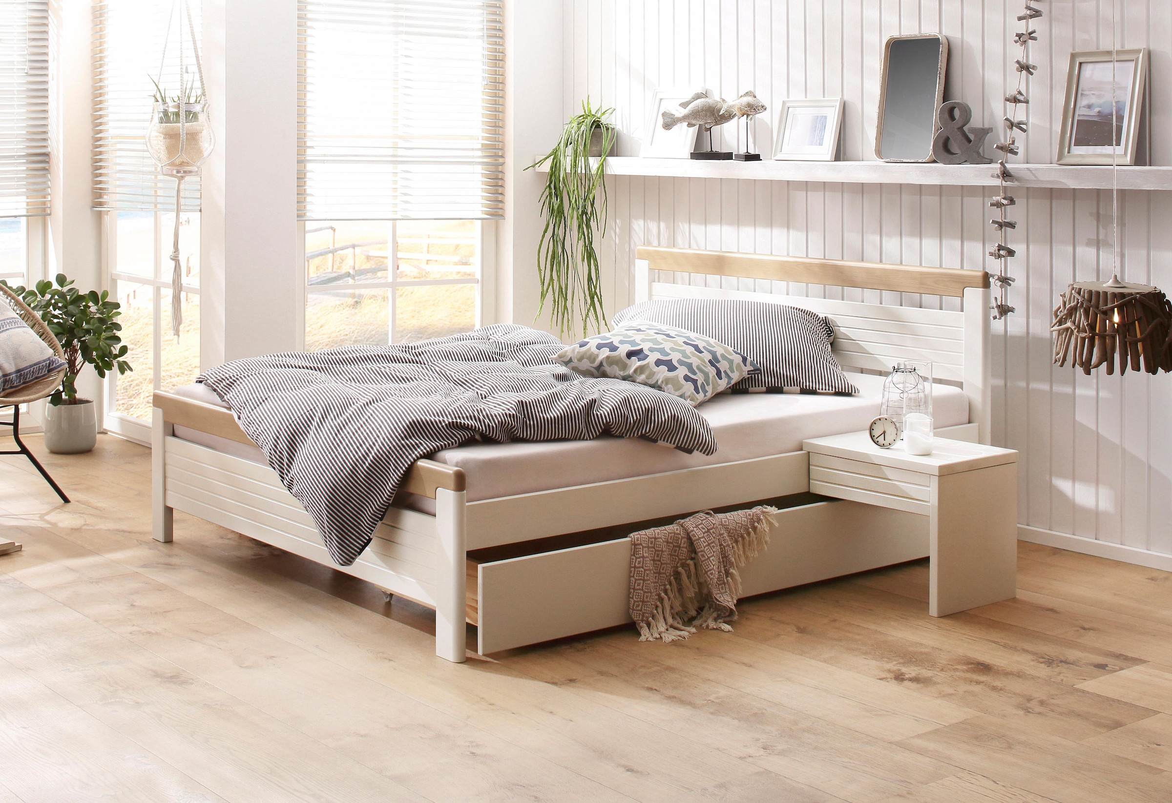 9. Bild von Home affaire Massivholzbett »"CAPRE" im skandinavischem Landhausstil«, in verschiedenen Breiten, zertifiziertes Massivholz, Lamellenoptik