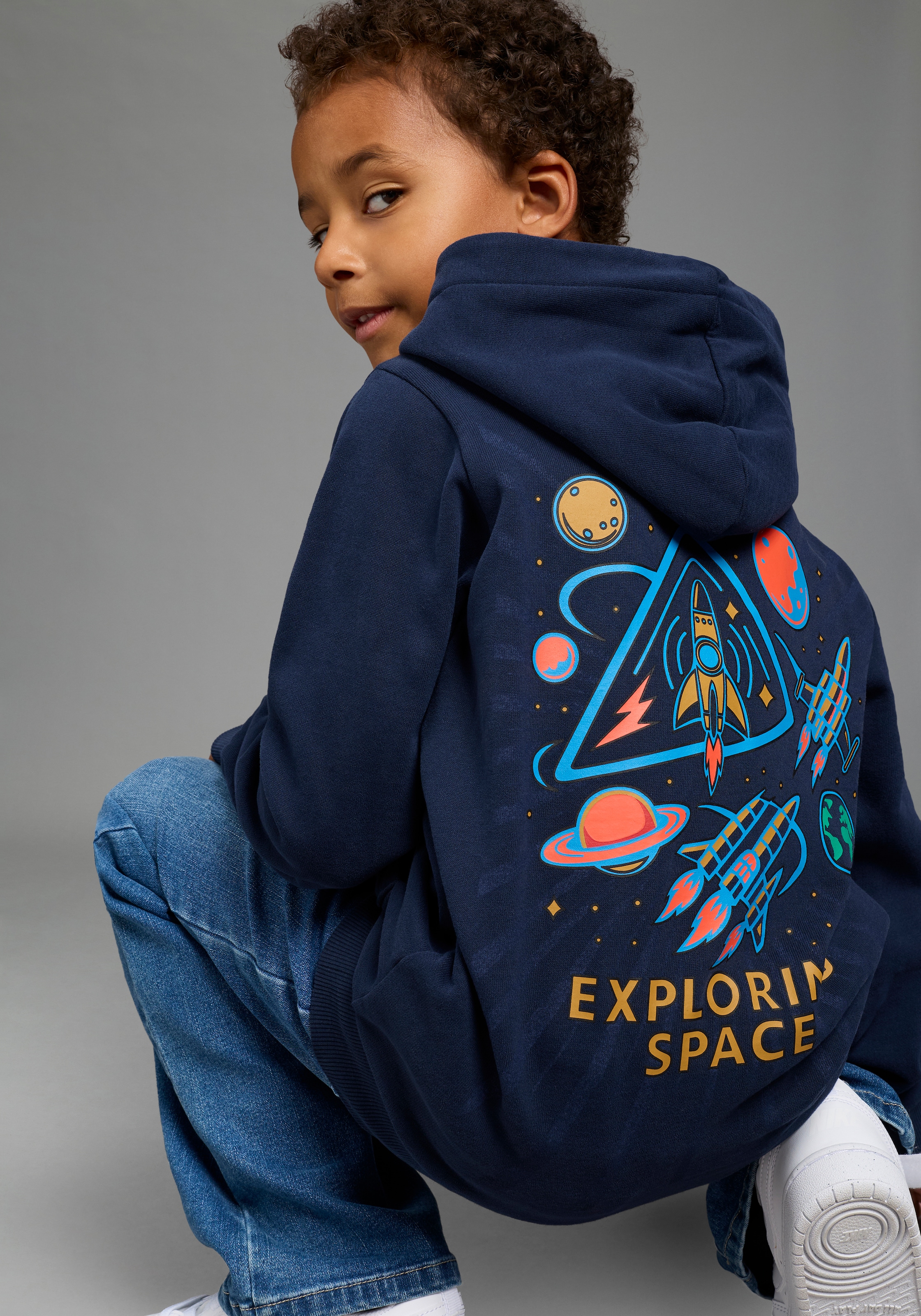 Scout Kapuzensweatshirt »Hoodie mit großem Frontdruck - NEU von SCOUT«, mit Kapuze, mit Kängurutasche, für Jungen
