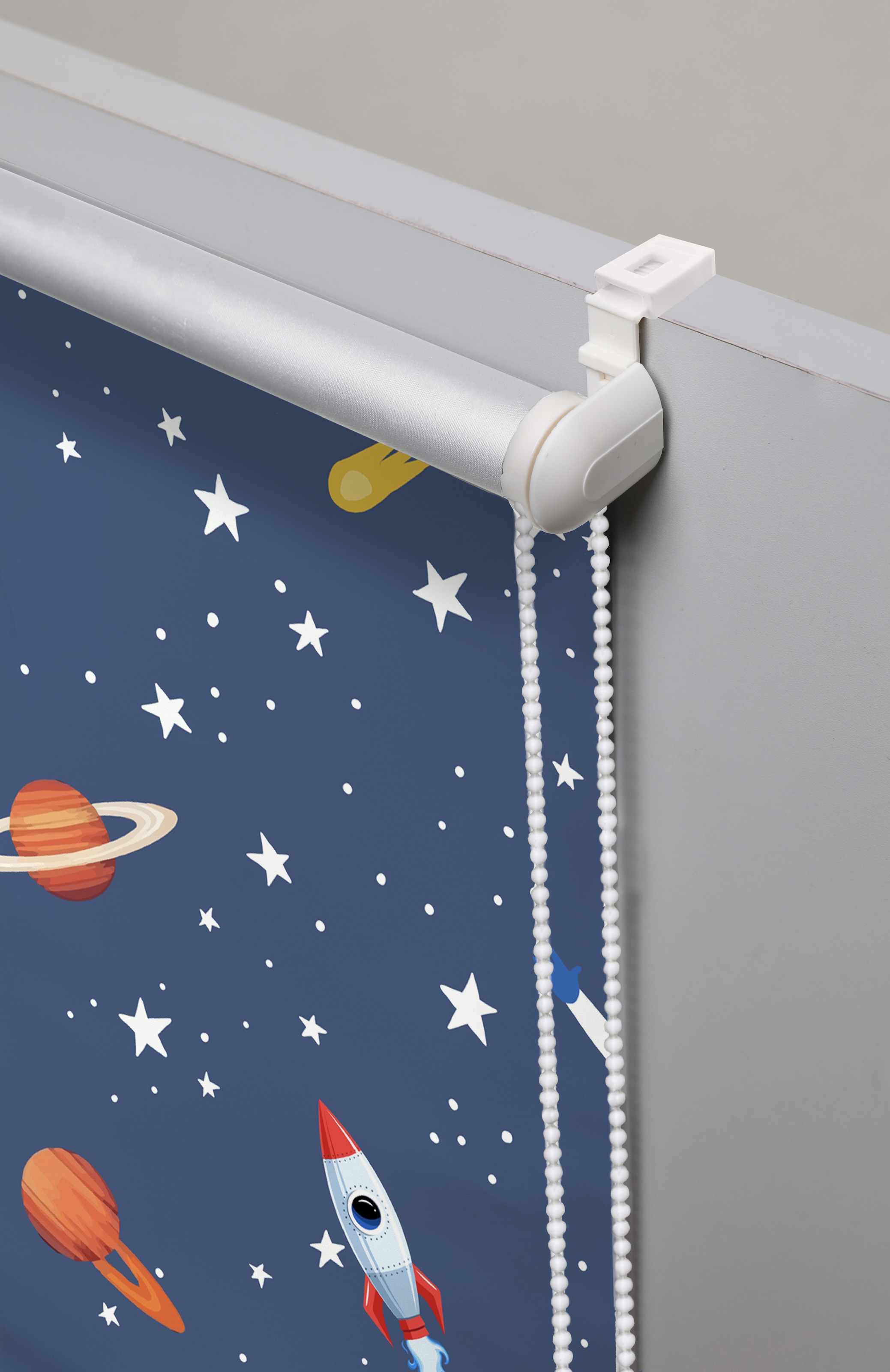 Lüttenhütt Rollo »ASTRONAUT«, verdunkelnd, Blendschutz-Sichtschutz-Verdunkelung, ohne Bohren, freihängend, Fixmaß, Klemmfix, Astronaut, Kinderrollo -NEUHEIT!