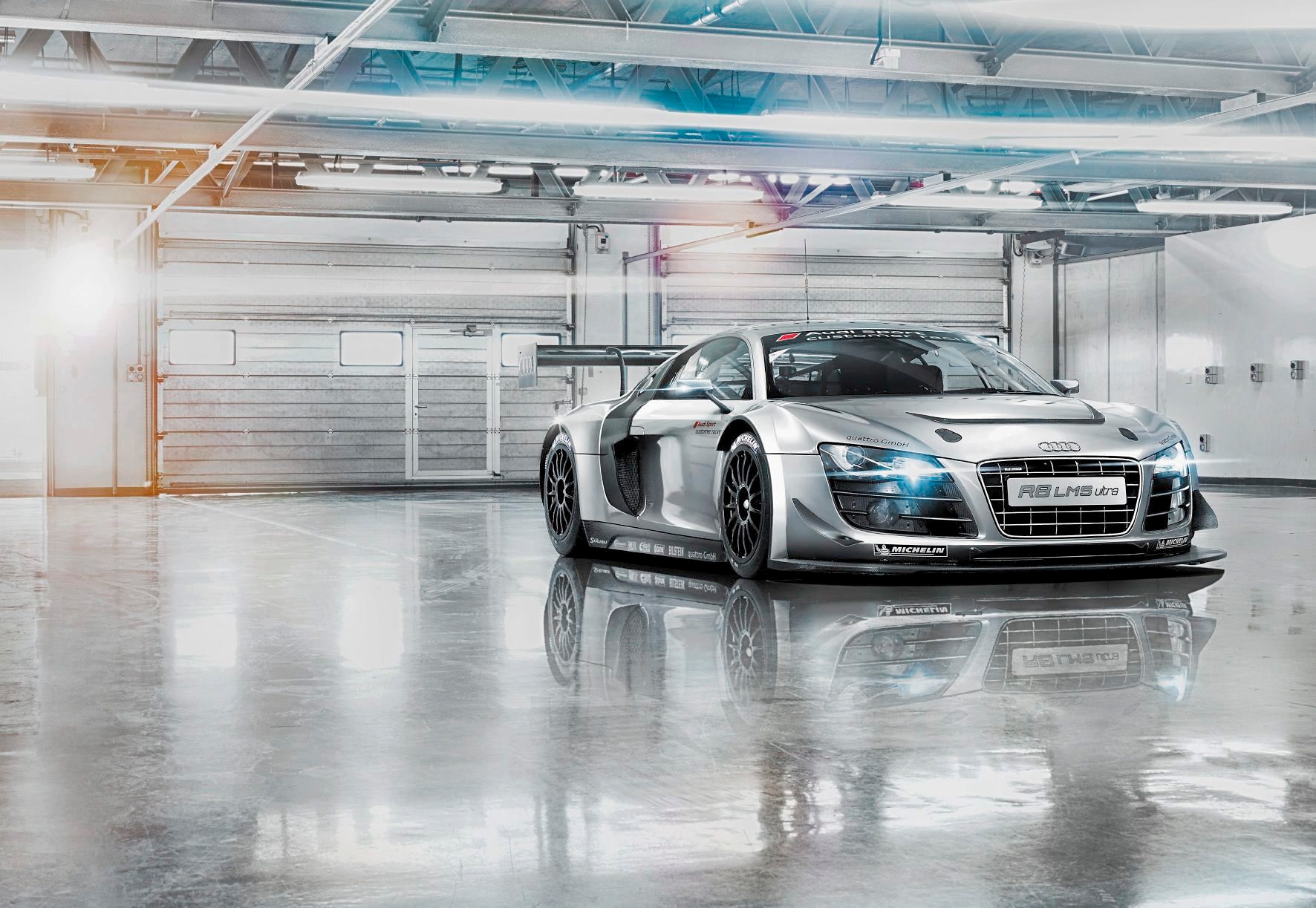 Komar Fototapete Audi R8 Le Mans 368 cm x 254 cm FSC® günstig online kaufen