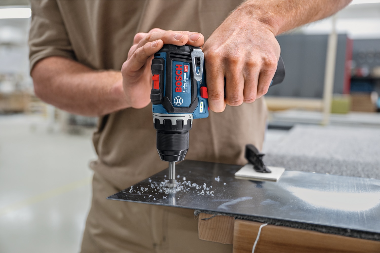 Bosch Professional Akku-Bohrschrauber »GSR 12V-32« Set,  inkl. 2 Akkus, Ladegerät, 24-tlg. Zubehörset und Tasche
