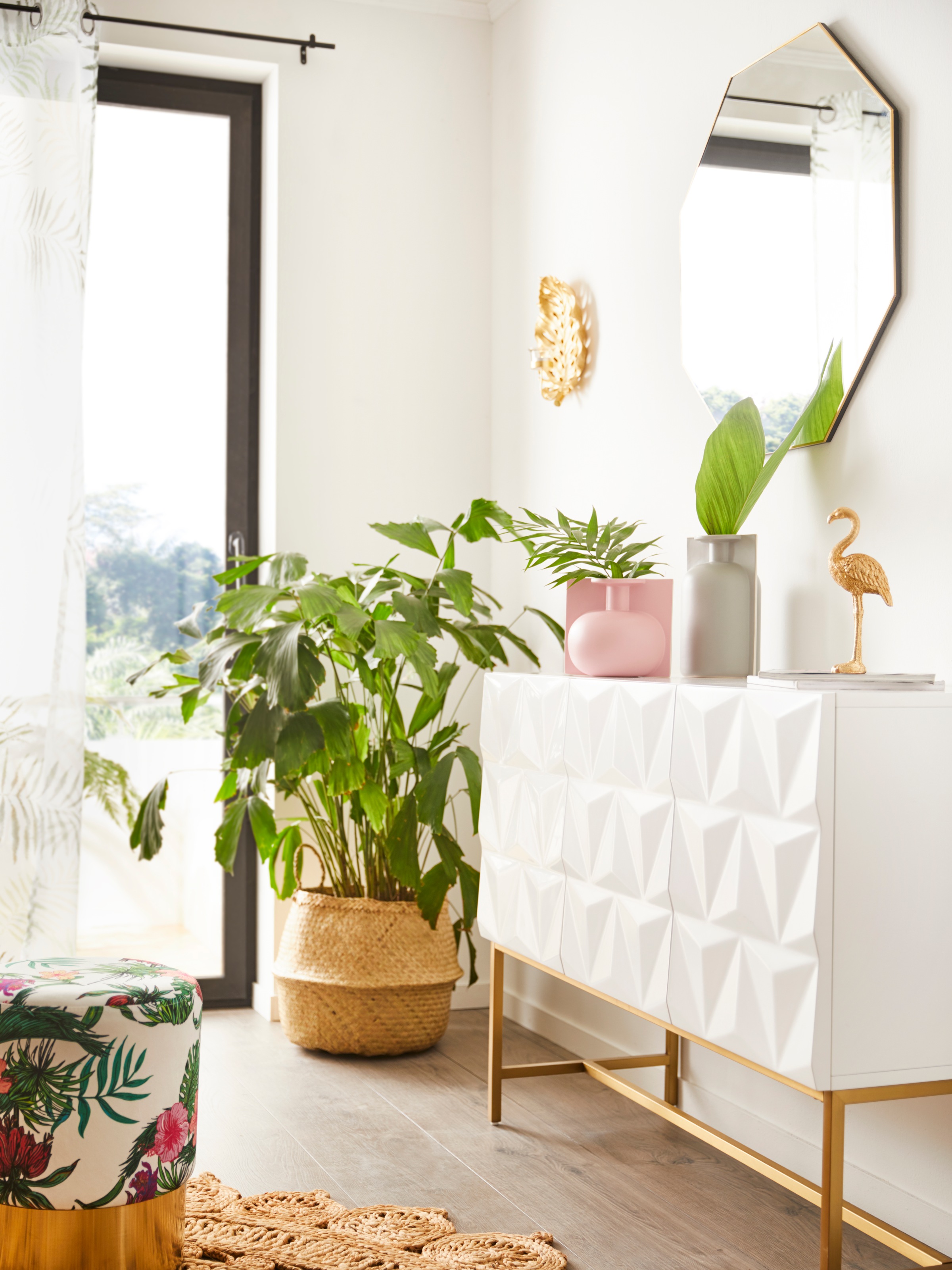 Leonique Sideboard »Rovuma«, in 3D-Optik und goldfarbenem Metallgestell