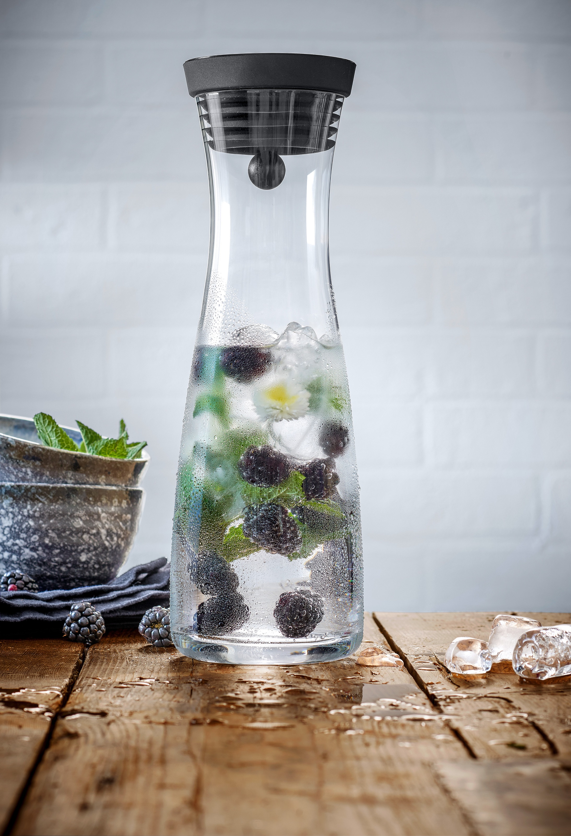 WMF Wasserkaraffe »Basic«, 1 Liter, Glaskaraffe, integriertes Sieb, tropffrei