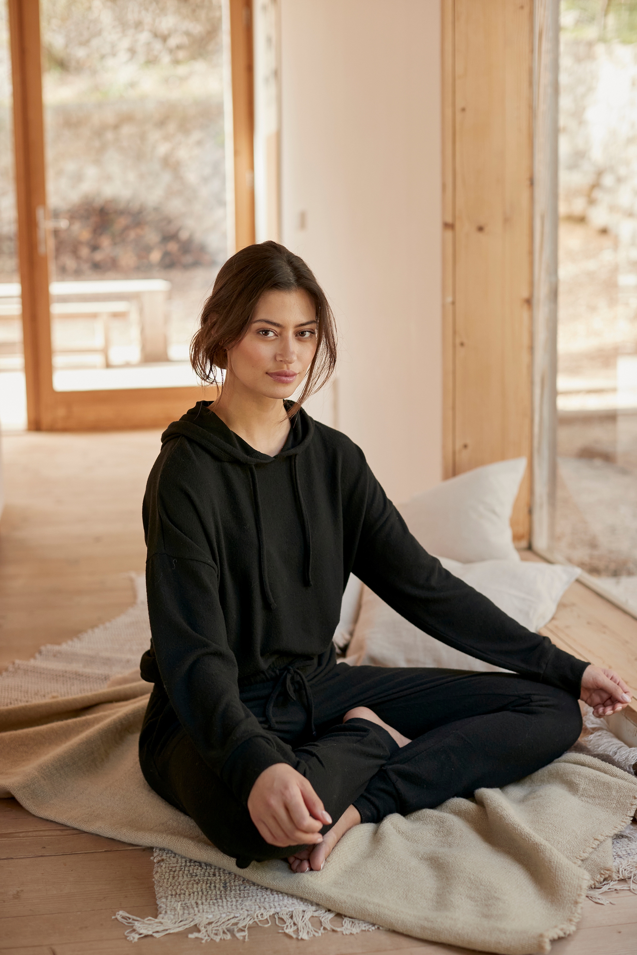 LASCANA Kapuzenpullover »-Loungepullover«, in lässiger Form, Loungewear