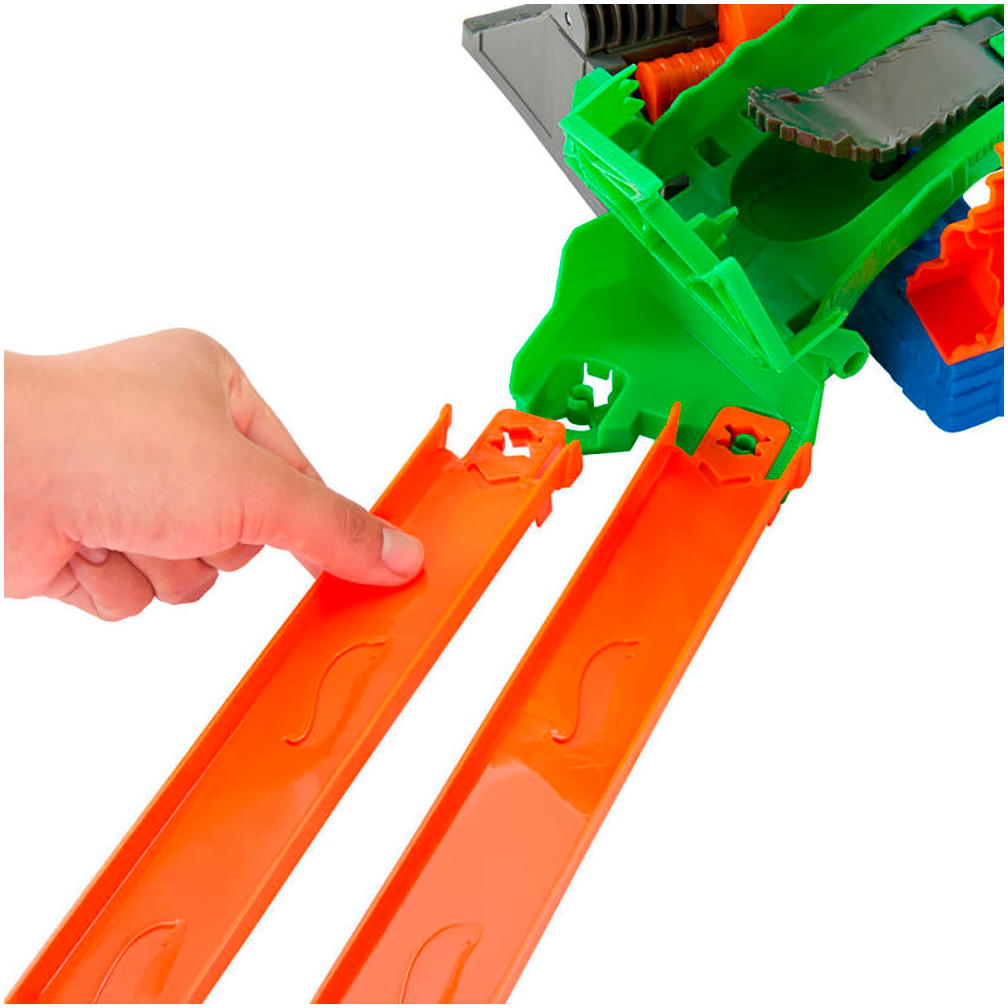 Hot Wheels Autorennbahn »Hot Wheels Monster Trucks Drachenangriff« inklusive 2 Spielzeugtrucks