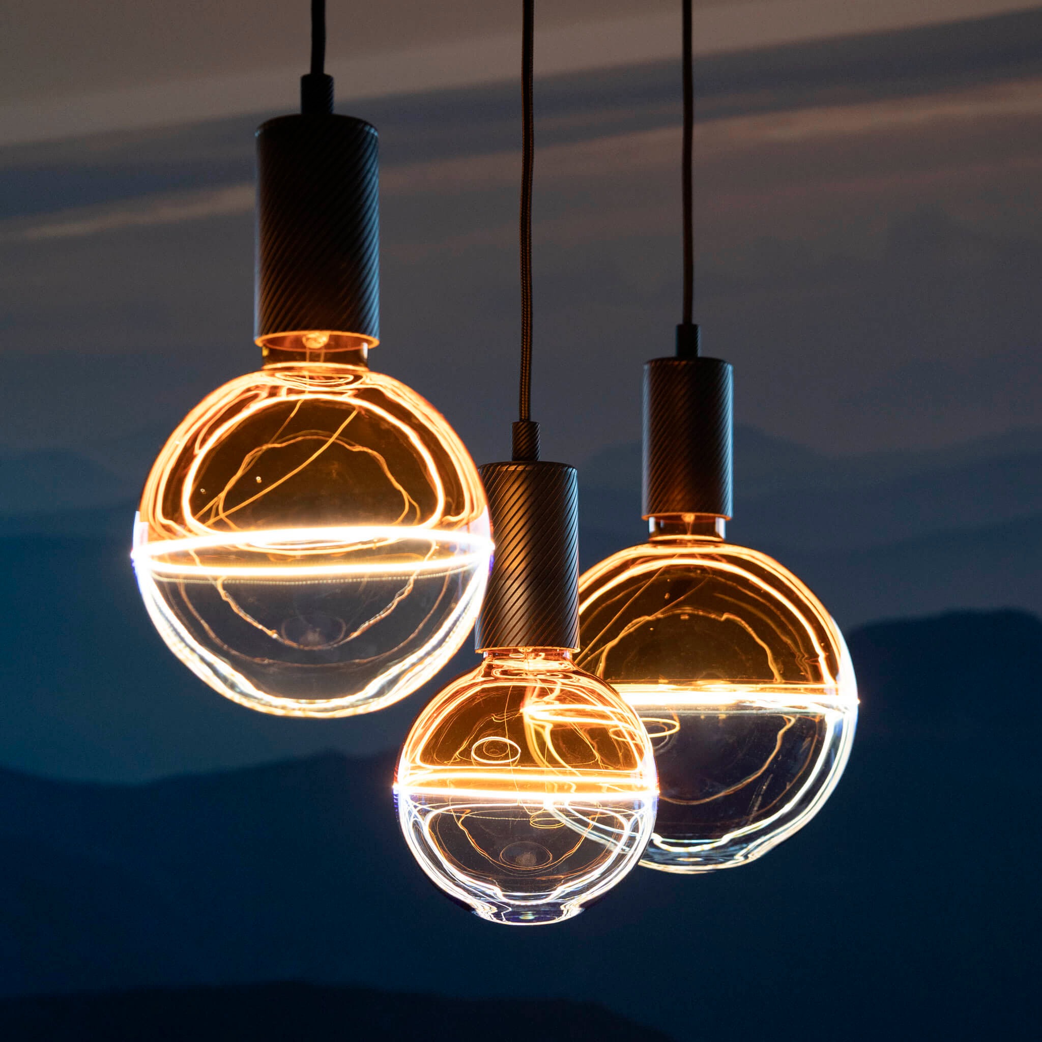 SEGULA LED-Leuchtmittel »LED Illusion Globe 145 2tones amber blue«, E27, 1 St., Extra-Warmweiß, 2-farbiges Glas