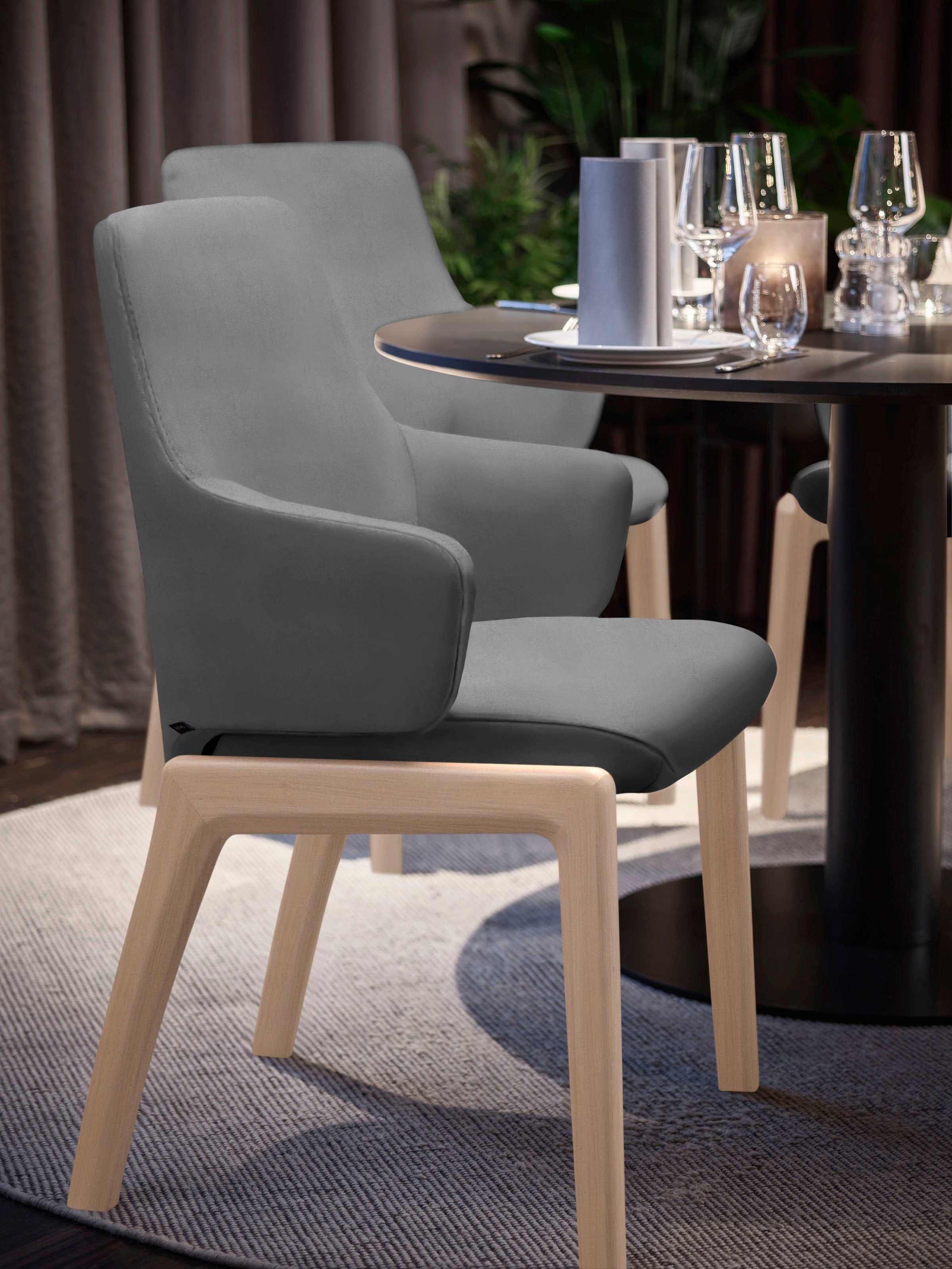 Stressless® Polsterstuhl »Laurel«, Microfaser DINAMICA, Low Back mit Armlehne, Größe L, abgerundete Beine in Eiche gekalkt