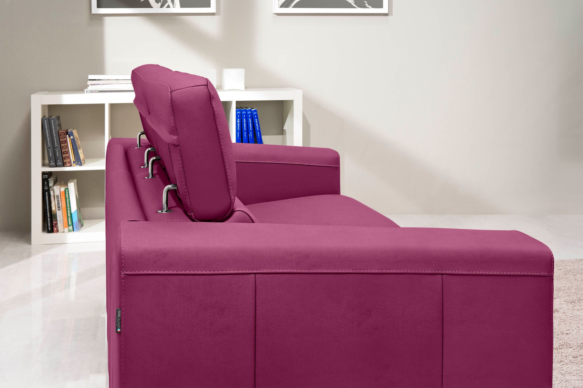 Egoitaliano Schlafsofa »Cabiria, Design und super Sitz- und Liegekomfort«, Sofa inkl. Schlaffunktion, Kopfteile verstellbar, mit Metallfüßen