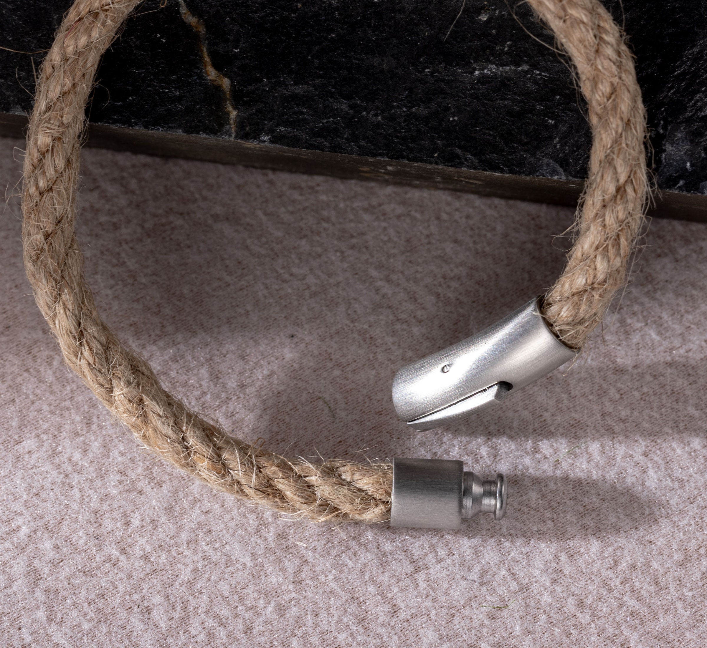 Firetti Armband »Schmuck Geschenk Edelstahl Jutefaser Armschmuck Armkette«